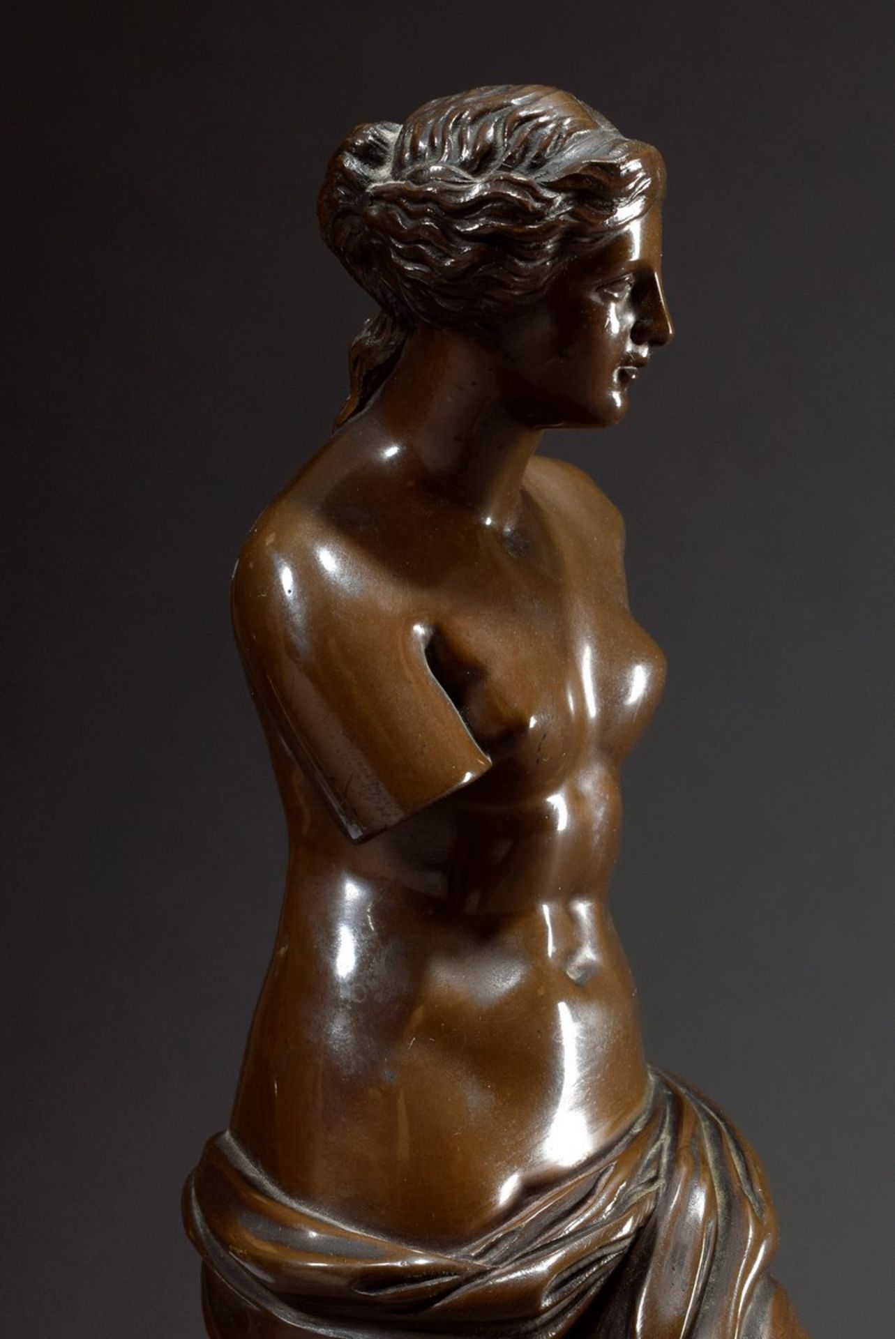 Bronze „Venus von Milo“ auf Basaltsockel, H. 32/40,5cm, Sockel etw. defekt - Bild 8 aus 8
