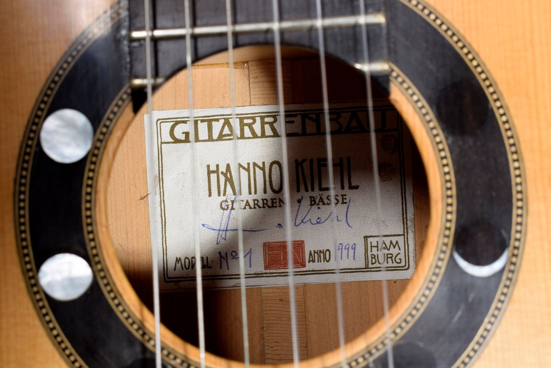 Meister Gitarre Nr. 1 von Hanno Kiehl/Hamburg 1999, Boden und Zarge aus Zypressenholz, Decke aus - Bild 3 aus 14