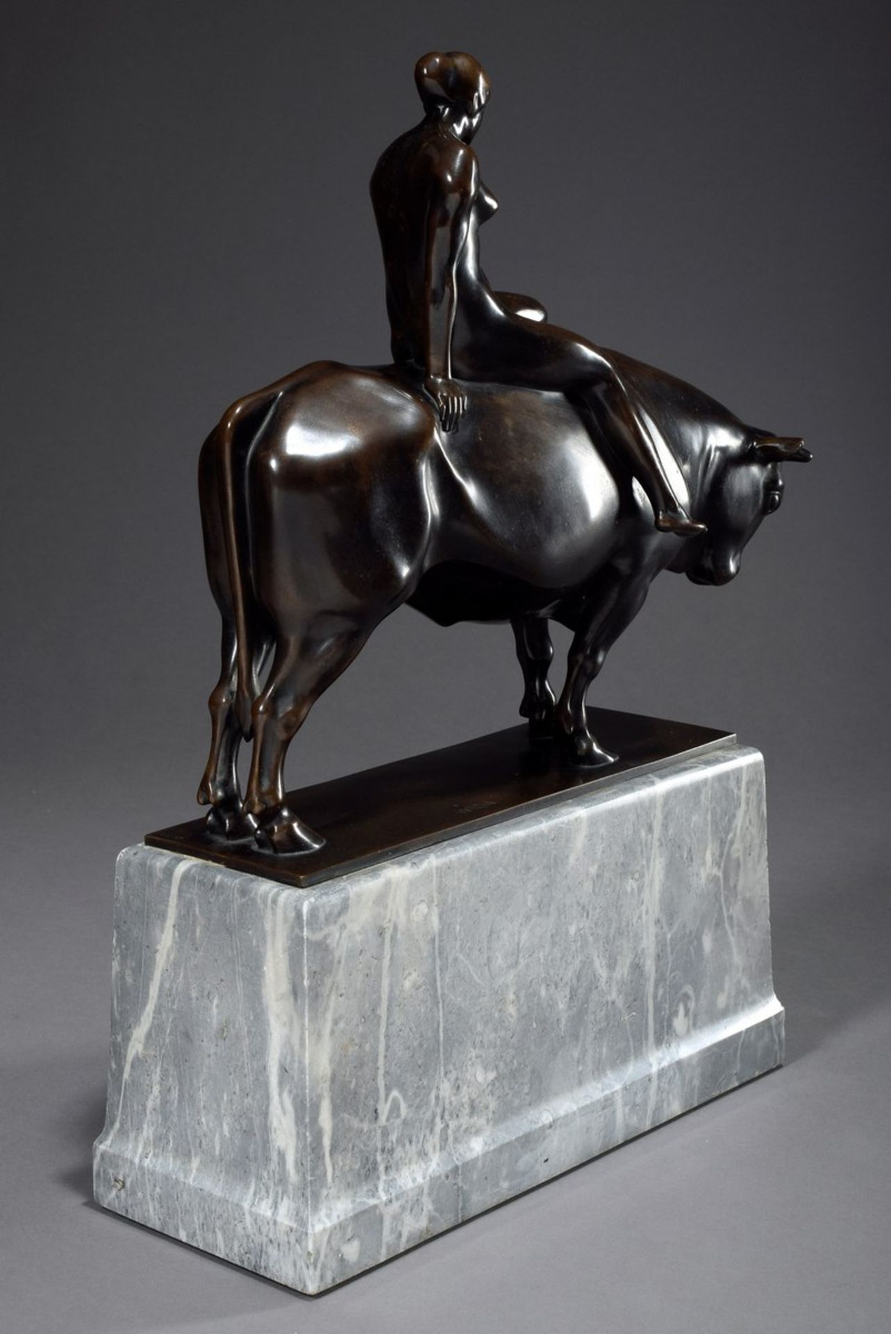 Wrba, Georg (1872-1939) "Europa auf dem Stier", Bronze auf grauem Marmorsockel, auf der Plinthe - Bild 4 aus 7