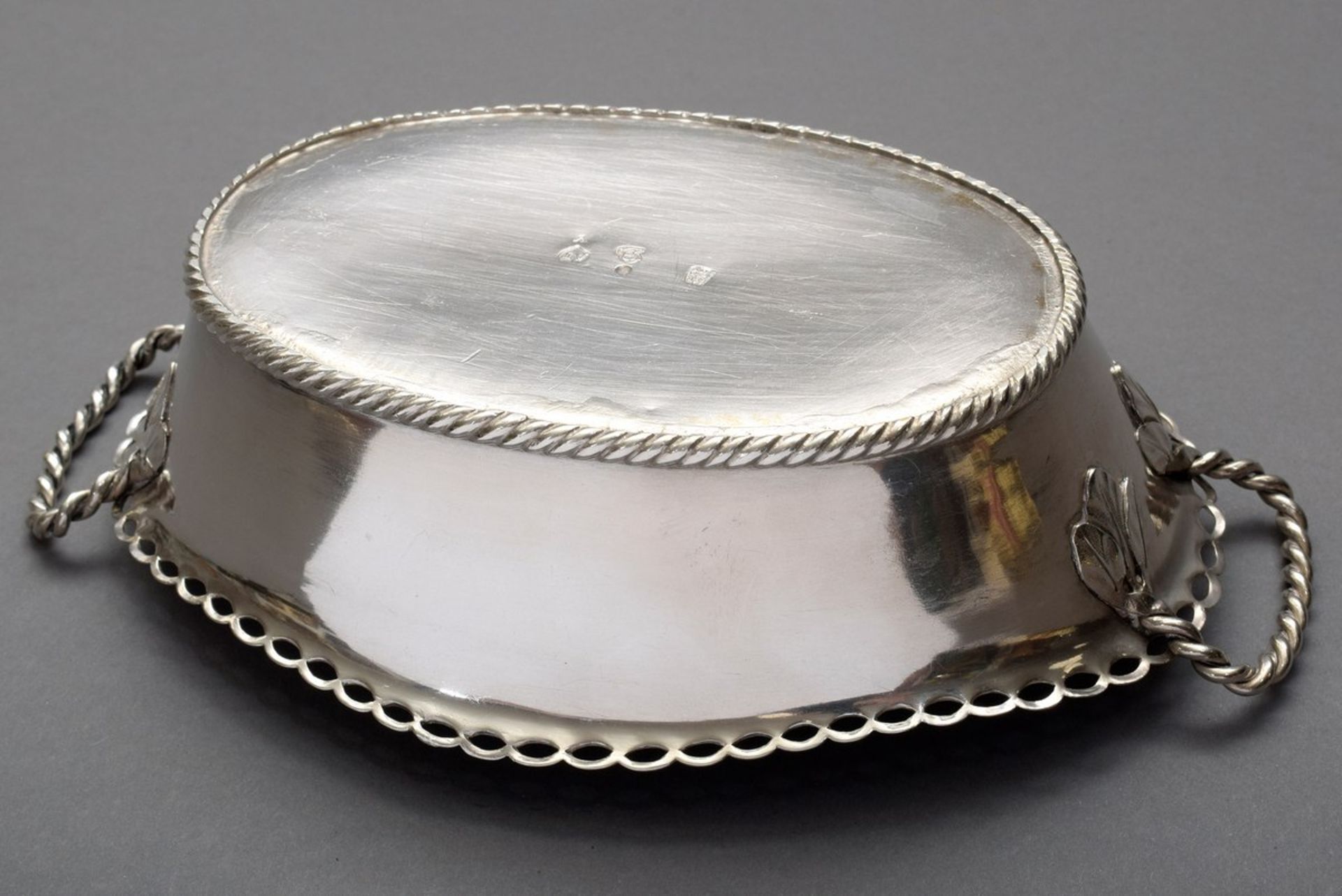 Ovales österreichisches Körbchen mit „Schlaufen“ Rand und gerillten Henkeln mit „Blatt“ Relief, - Bild 3 aus 4