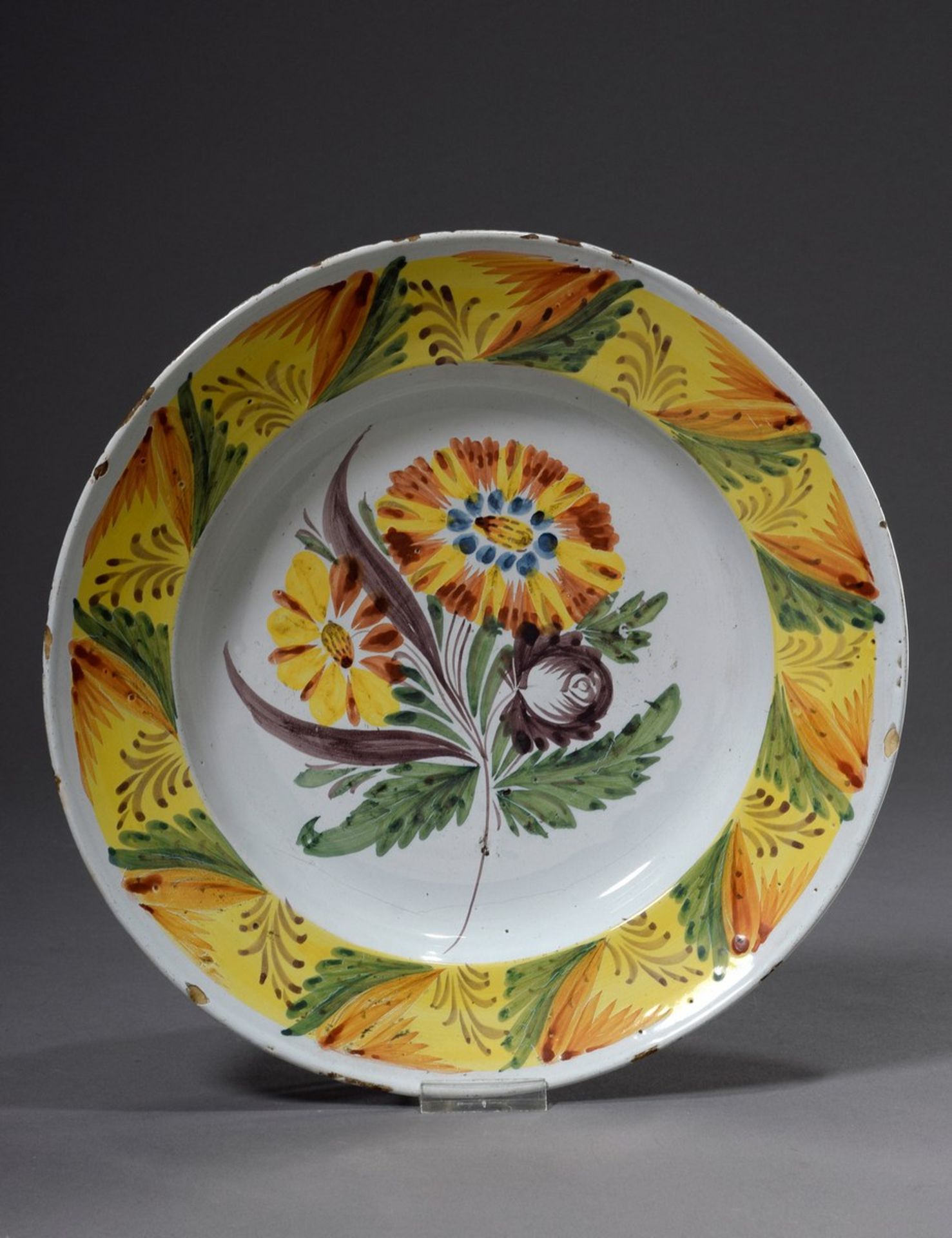 Kellinghusen Fayence Teller mit polychromer Bemalung "Blüten", heller Scherben, um 1800, Ø 28cm,