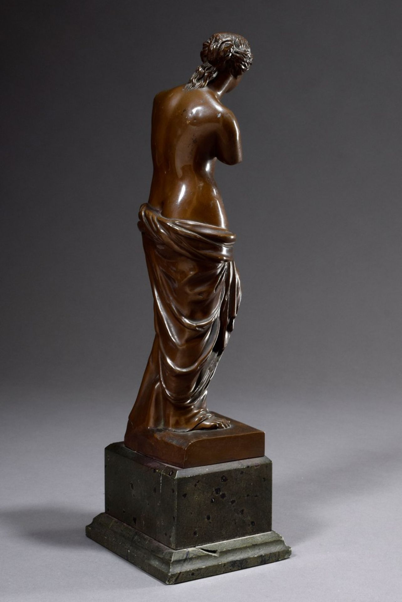 Bronze „Venus von Milo“ auf Basaltsockel, H. 32/40,5cm, Sockel etw. defekt - Bild 3 aus 8
