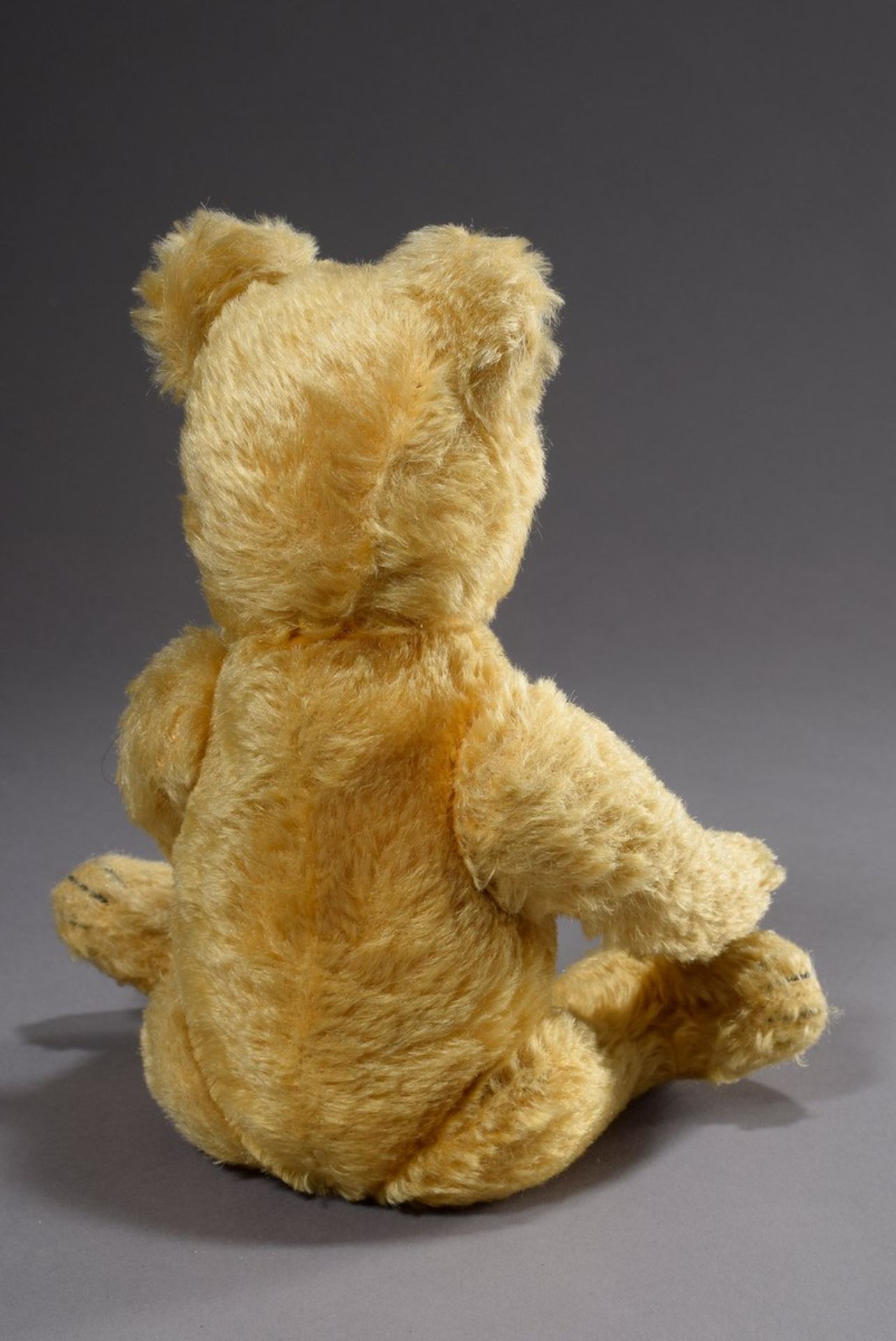 Steiff Teddy mit beigem Mohair und braunen Glasaugen, 2. Hälfte 20.Jh., H. 33cm, min. bespielt, - Bild 2 aus 4
