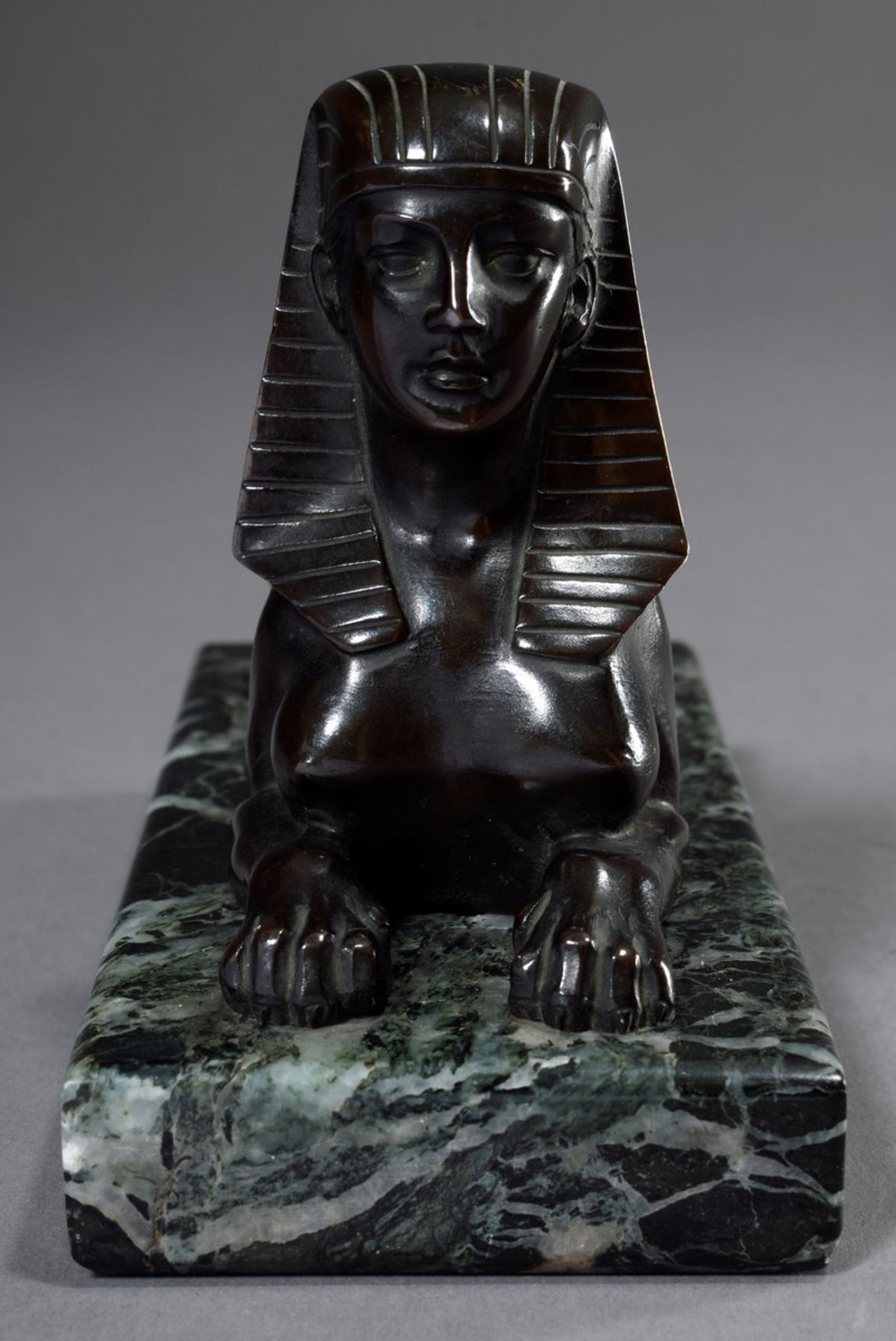 Bronze „Sphinx“ auf grünem Marmorsockel, dunkel patiniert, um 1900, H. 9/11cm, leichte - Bild 6 aus 6