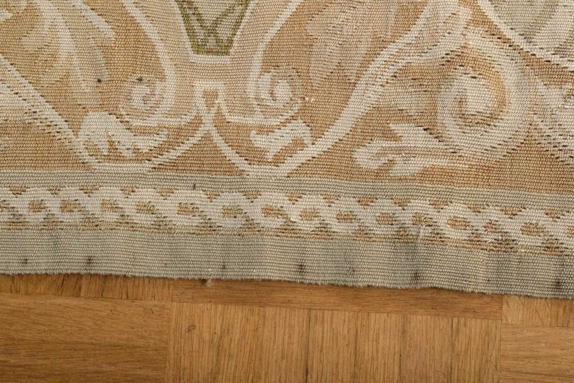 Großer Aubusson Teppich in Grün- und Beigetönen nach altem Vorbild, 20.Jh., 280x310cm - Bild 8 aus 9