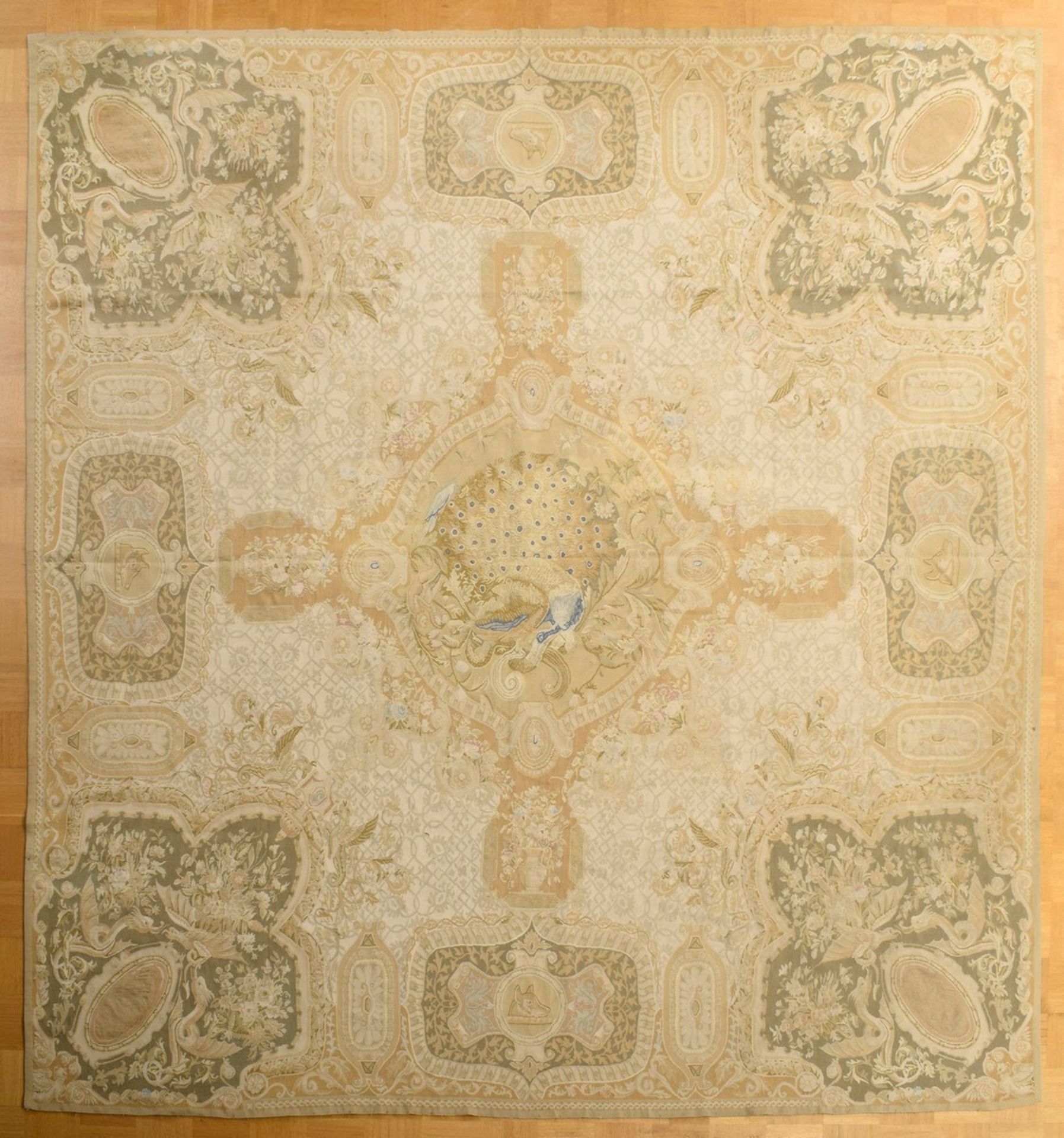 Großer Aubusson Teppich in Grün- und Beigetönen nach altem Vorbild, 20.Jh., 280x310cm - Bild 4 aus 9
