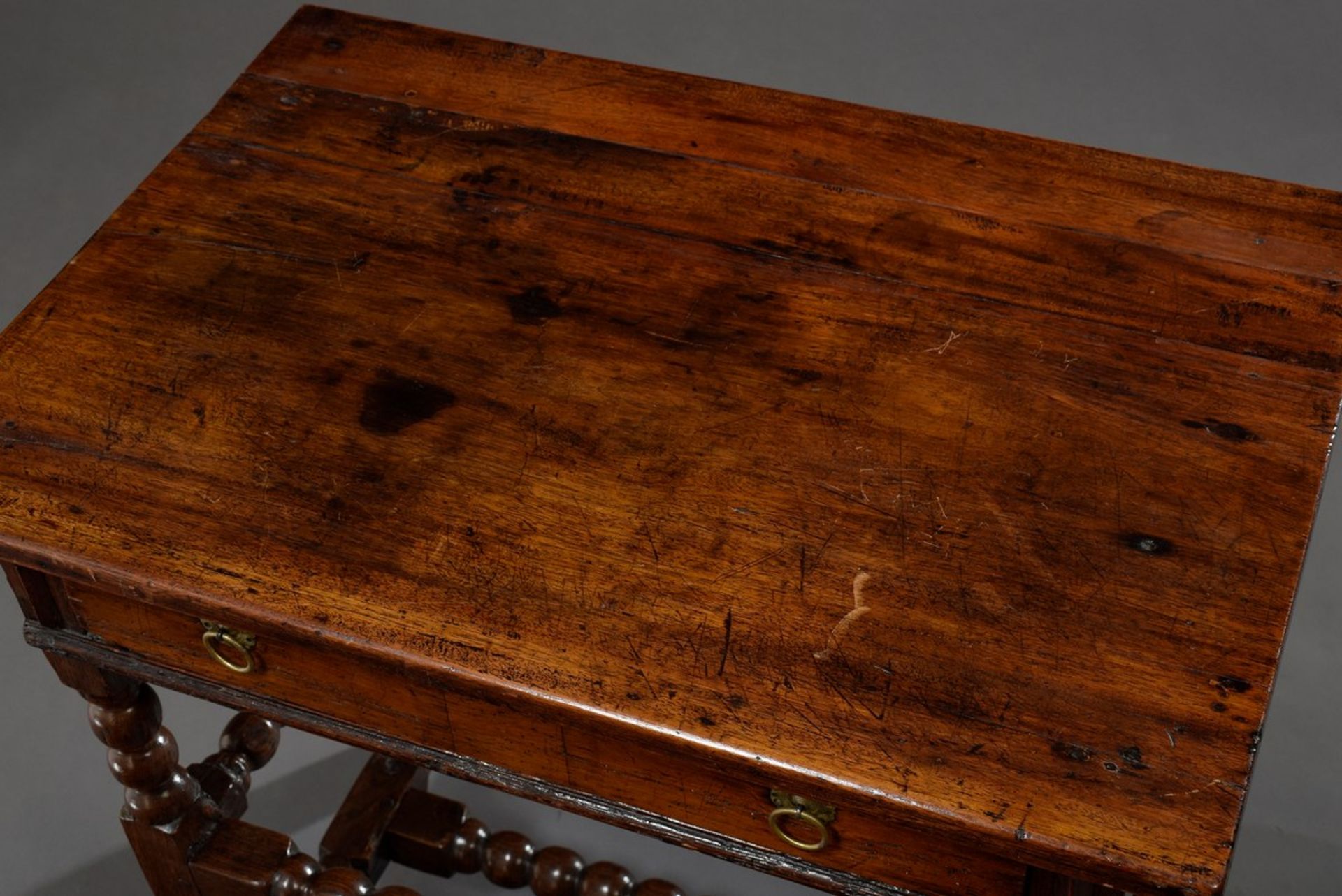 Tudor Tisch mit einem Schub auf gedrechselten Gestell, Eiche, England 17.Jh., 73x73,5x50cm, - Bild 2 aus 8