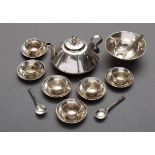 11 Diverse holländische Miniaturen: Teekanne 13lötiges Silber, Schale (Amsterdam, Arnoldus van