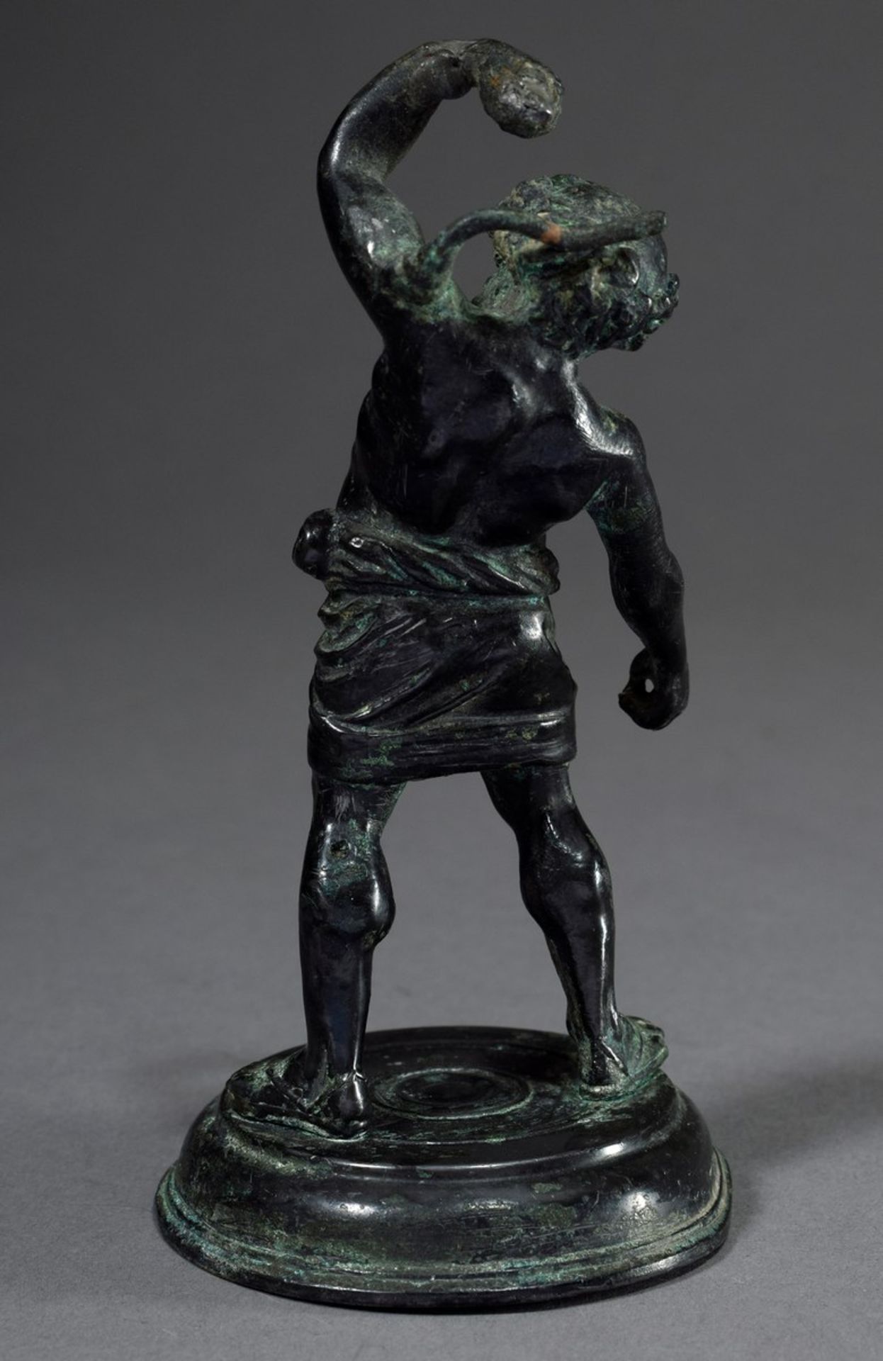 Antike Statuette „Trunkener Silen“, Bronze, grünlich/schwarz patiniert, auf rundem Podest, 19.Jh., - Bild 3 aus 5