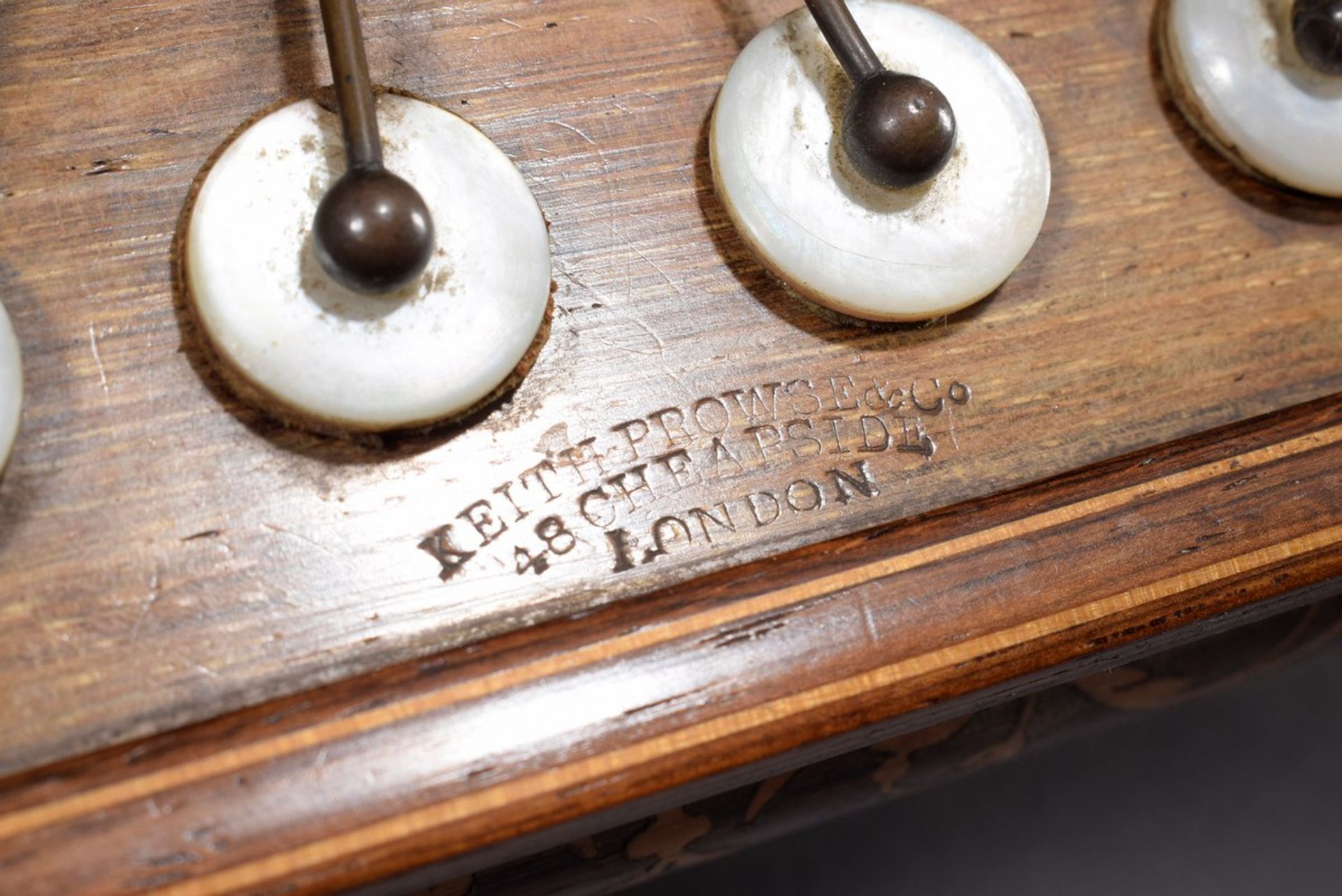 Englisches Akkordeon mit intarsiertem Mahagonigehäuse, Hersteller Keith Prowse & Co./London, 19.Jh., - Bild 6 aus 6