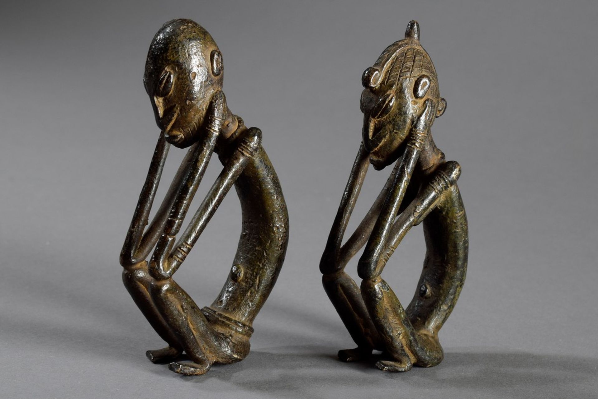 Paar hockende afrikanische Eisen Figuren "Mann und Frau", H. 11cm - Bild 2 aus 5