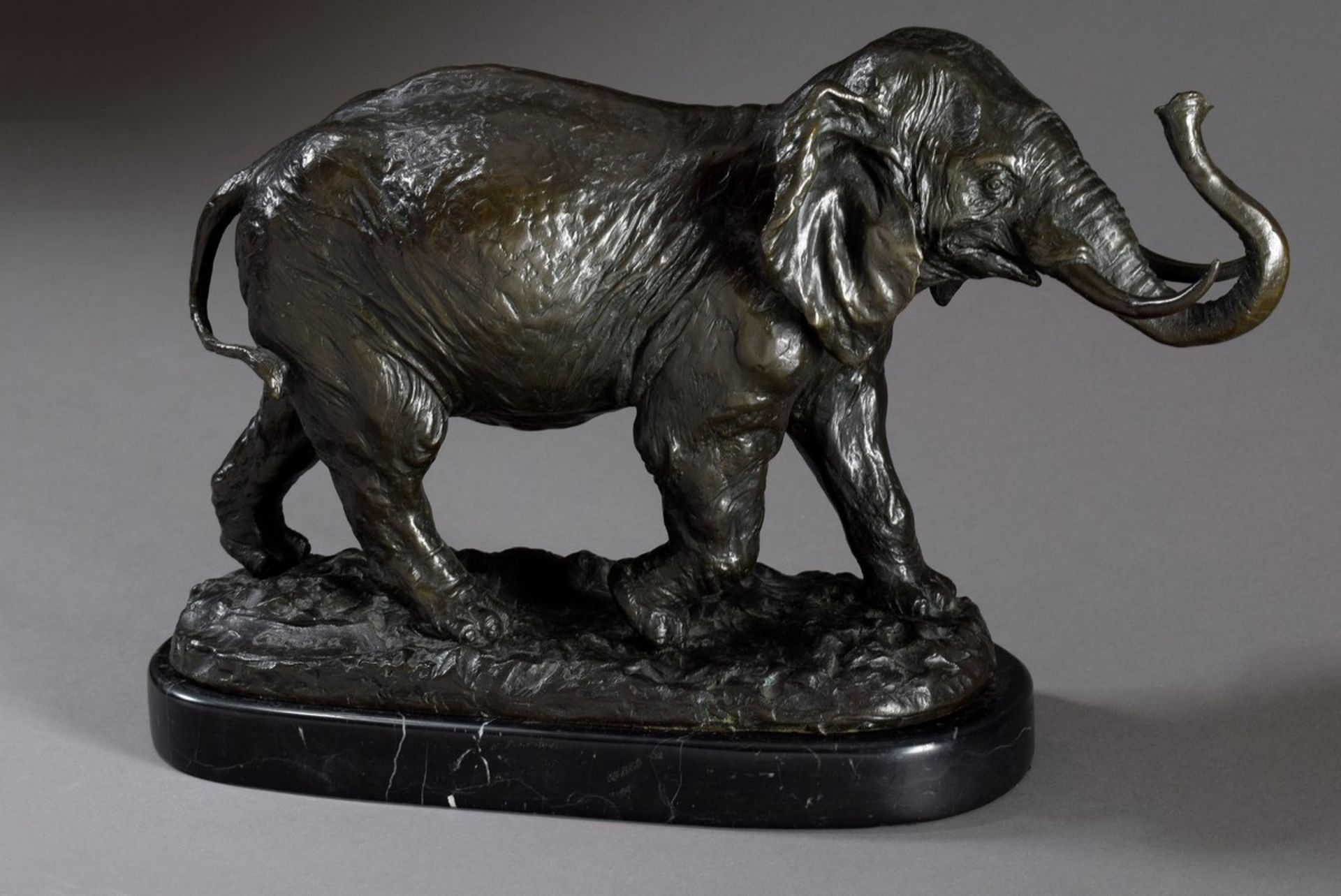 Bronze Figur "Elefant" auf Marmorsockel, sign. "Coreira", 20.Jh., 26x30cm
