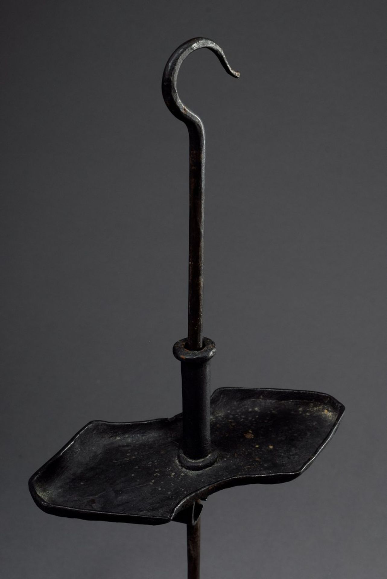 Antike alpenländische Öllampe, geschmiedetes Eisen, verstellbar, H. 54cm, restauriert, ehem. Slg. - Bild 2 aus 2