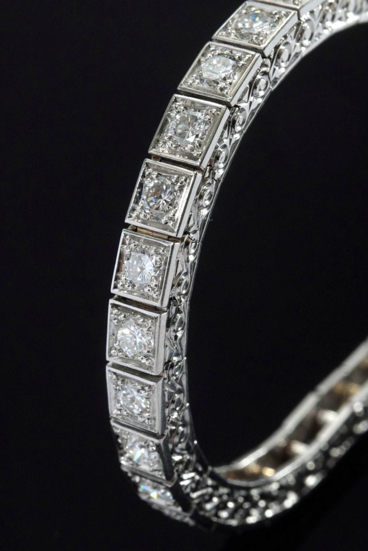 Klassisch elegantes WG 750 Rivière Armband mit Brillanten (zus. ca. 3.08ct/VSI-SI/TW-TCR), seitliche - Bild 2 aus 4