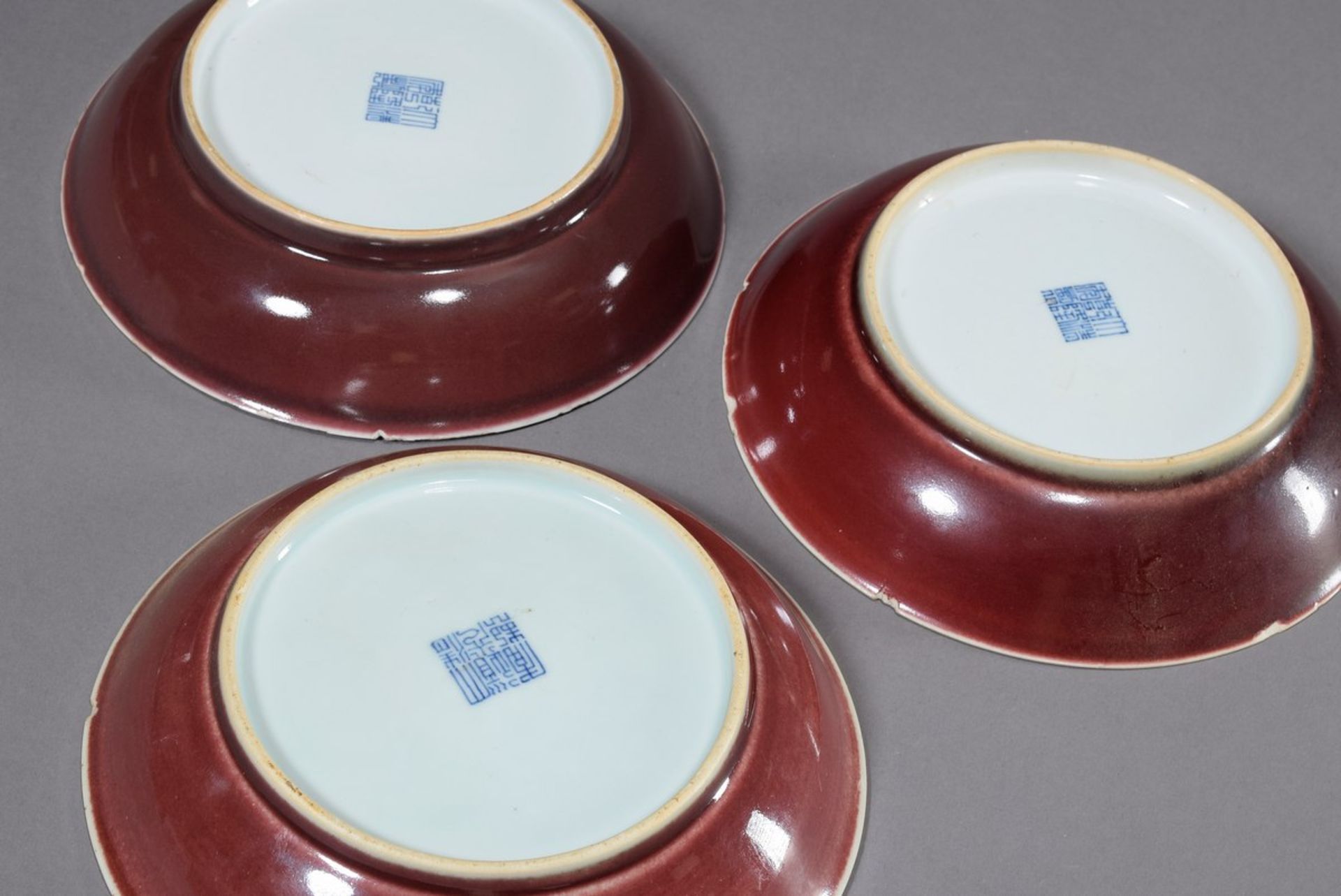 3 Diverse chinesische Porzellan Teller mit Ochsenblut Glasur am Boden blaue Qianlong und Daoguang - Image 5 of 10