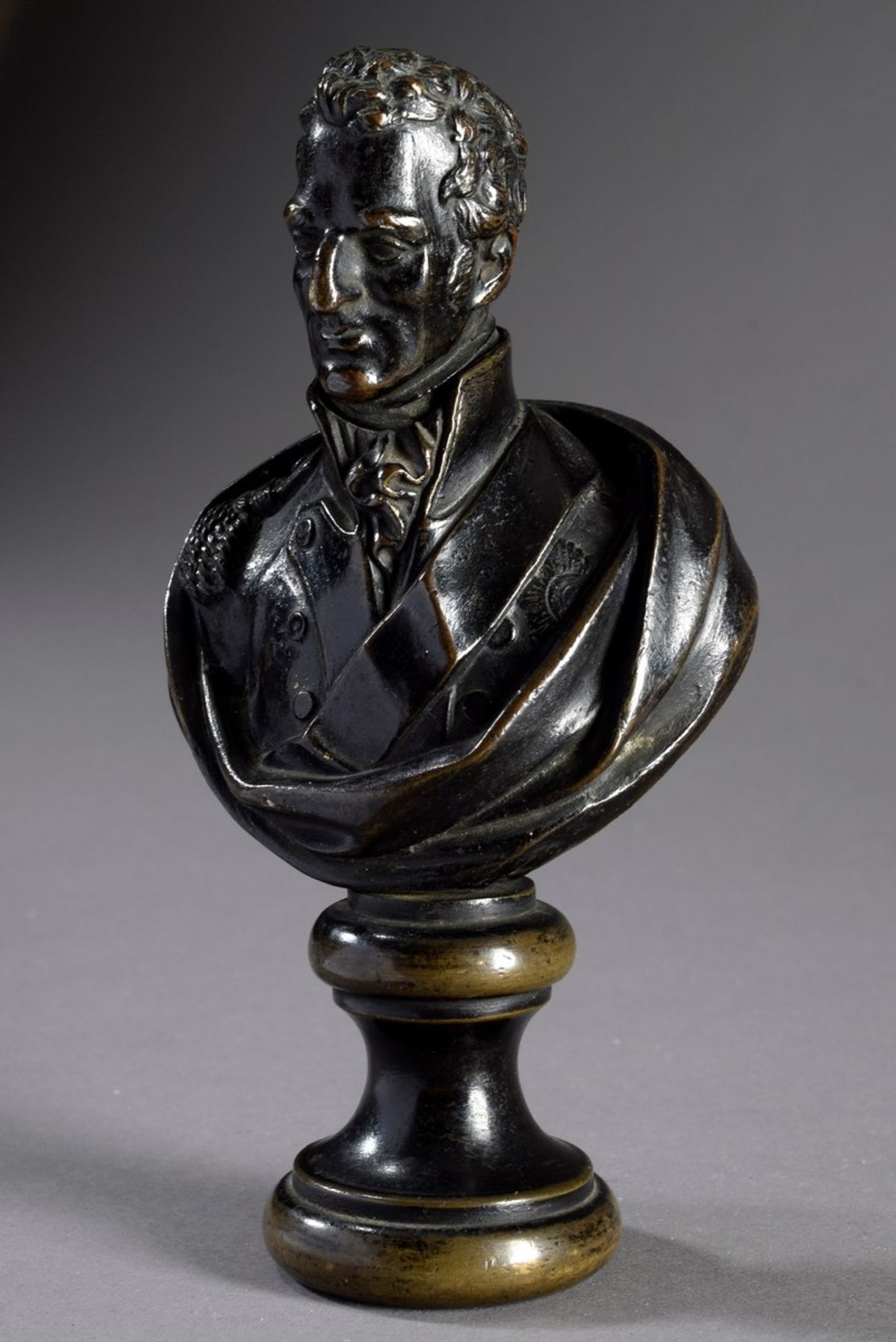 Bronze Büste „Duke of Wellington“, dunkel patiniert, Ende 19.Jh., H. 16cm, etwas berieben