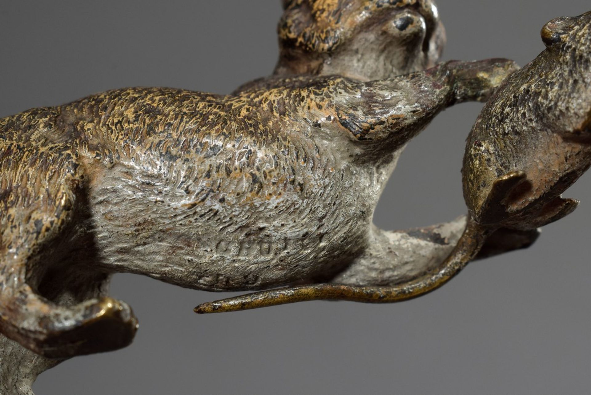Wiener Bronze "Katz und Maus", farbig bemalt, schwer leserlich gemarkt, 8x3cm, etw. beriebenViennese - Bild 4 aus 4