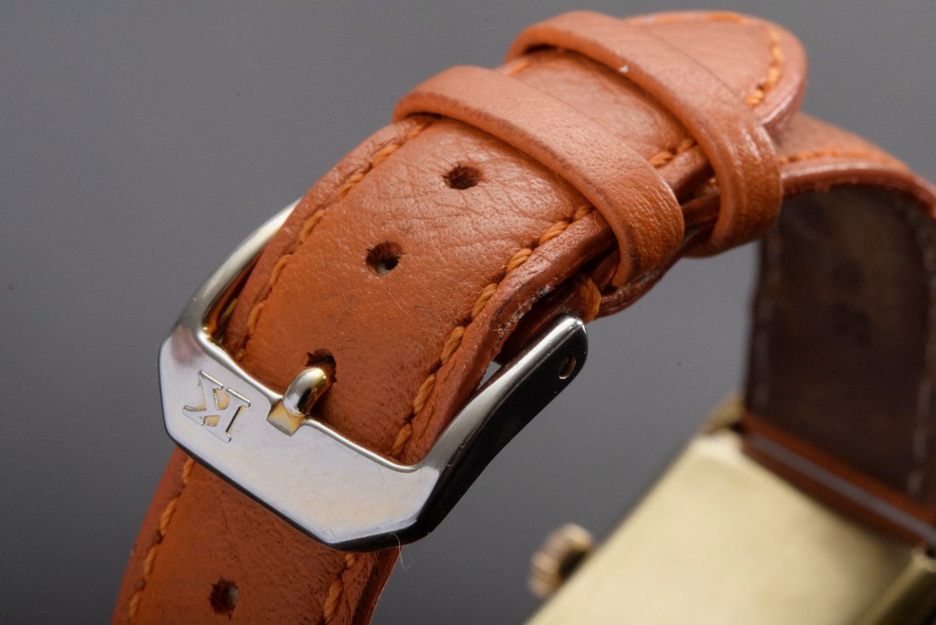 Elegante amerikanische GG 585 "Wittnauer Revue" Armbanduhr in Tankform, Handaufzug, silberweißes - Bild 3 aus 5