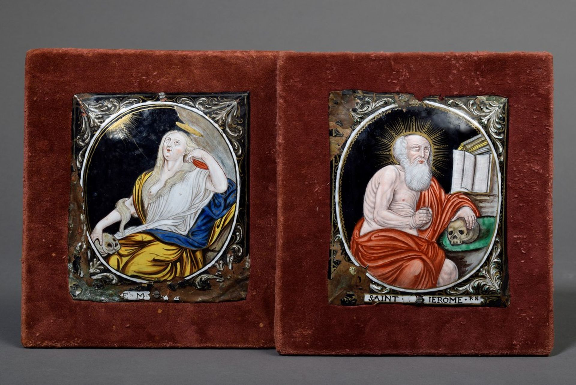 Paar eckige Emaille Plaketten „Heilige Magdalena“ und „Heiliger Hieronymus“ in Tondoausschnitt mit
