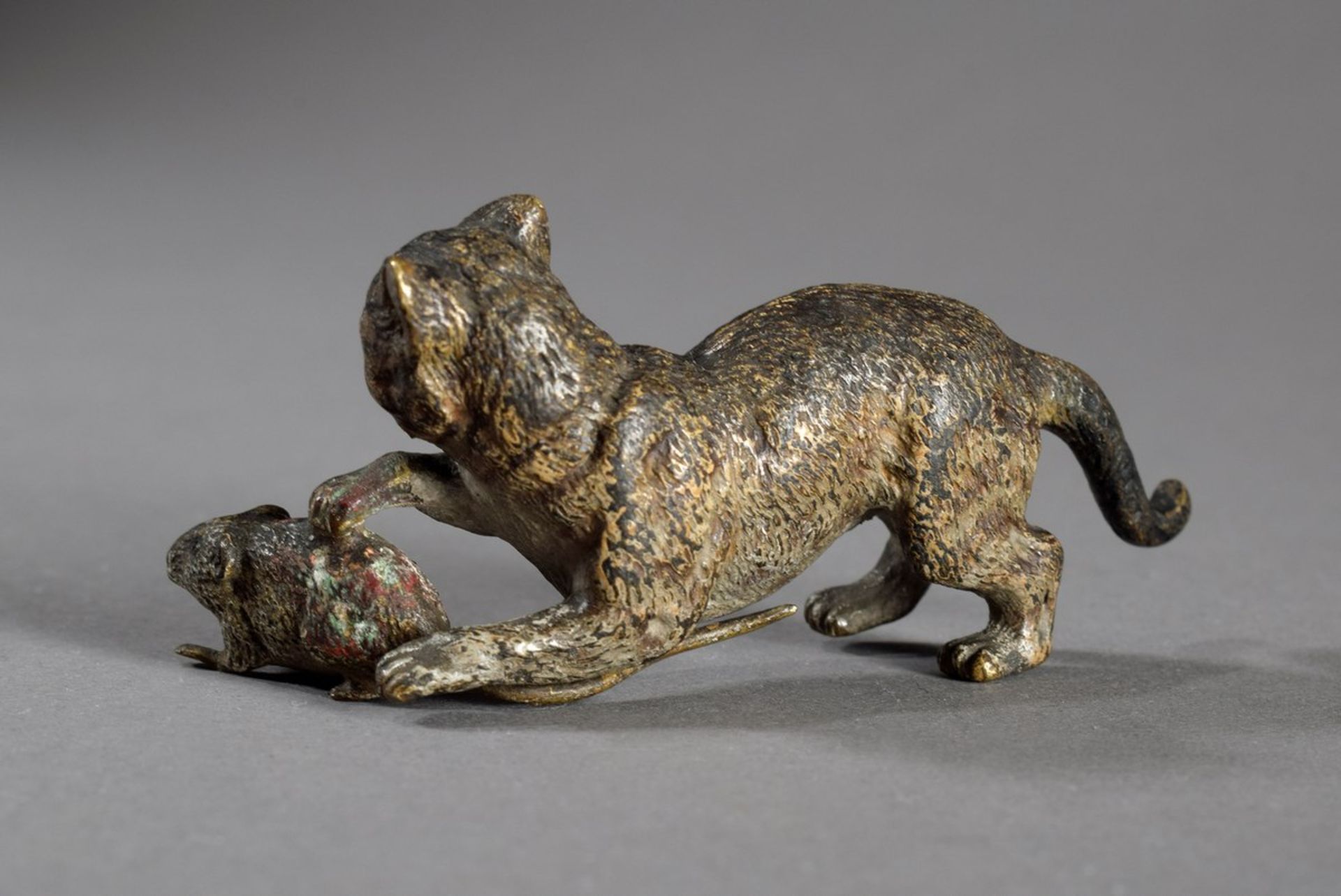 Wiener Bronze "Katz und Maus", farbig bemalt, schwer leserlich gemarkt, 8x3cm, etw. beriebenViennese - Bild 2 aus 4