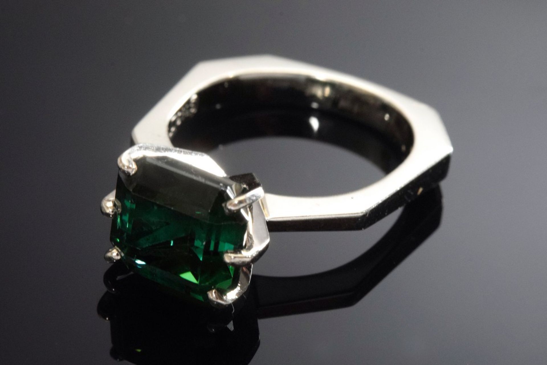 Moderner WG 585 Ring mit Turmalin (ca. 5.24ct) in eckig geformter Ringschiene, 6,8g, Gr. 57, - Bild 3 aus 3