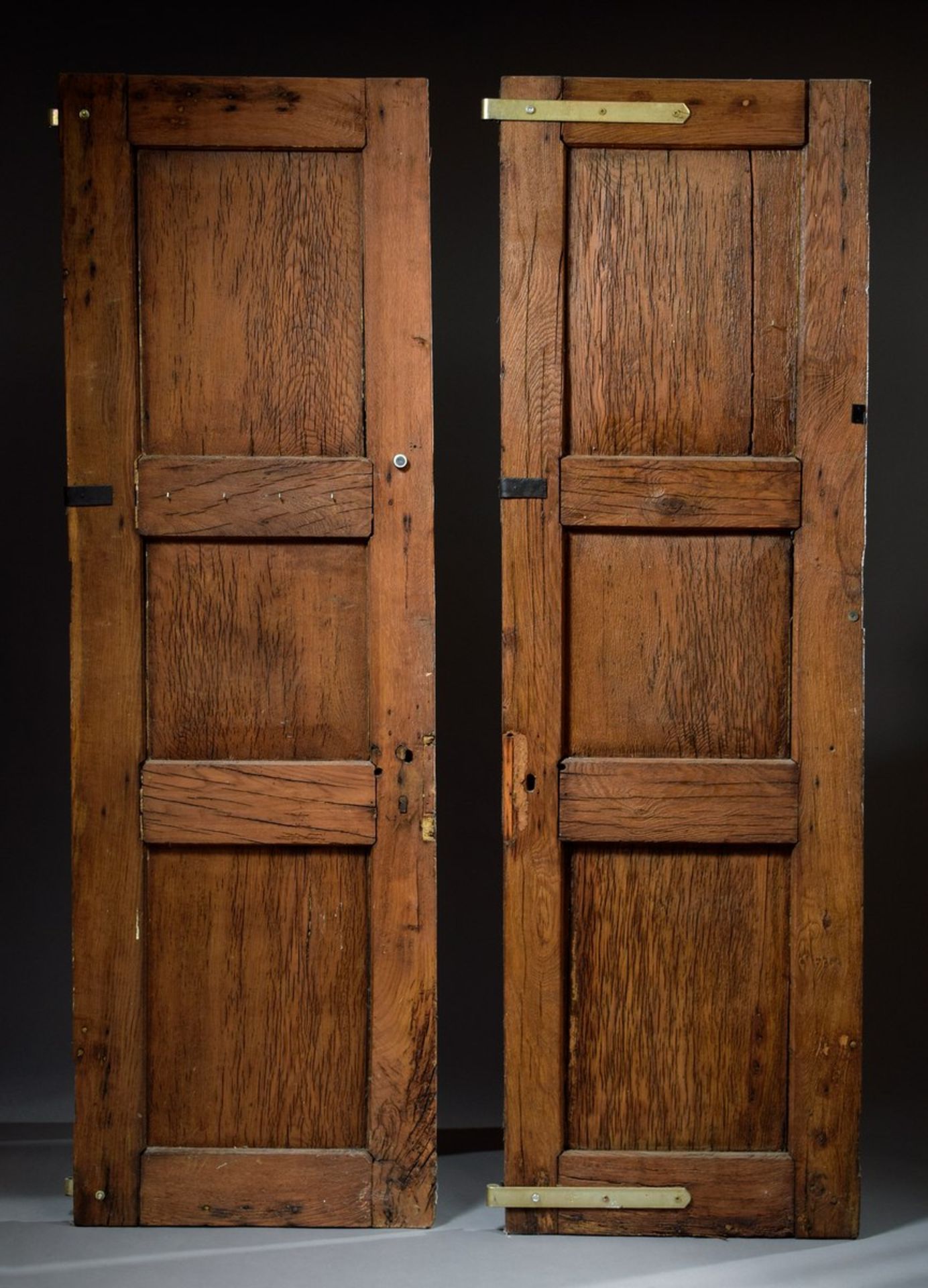 Paar antike Eichen Türen mit floral geschmiedeten Eisenbeschlägen, ca. 226x70cm, kleine Defekte, - Bild 2 aus 10