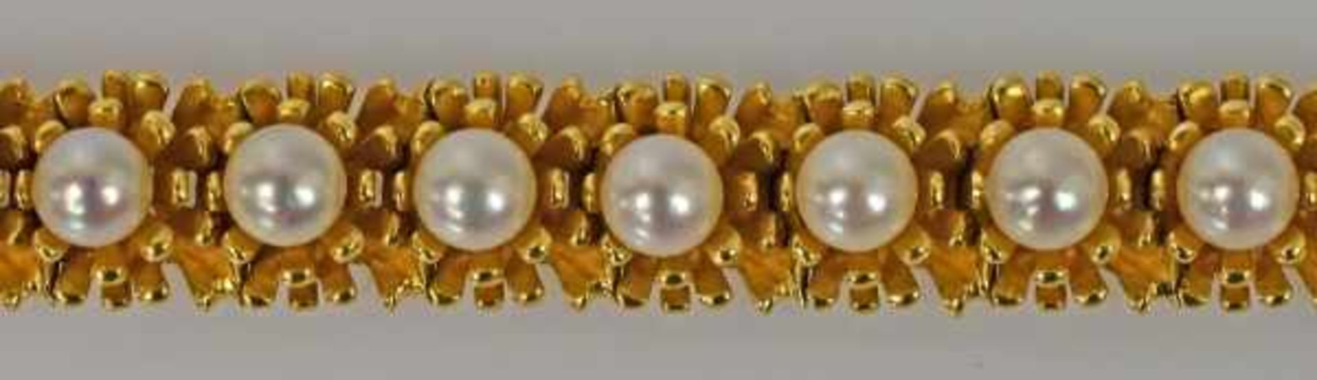 ARMBAND vegetabiler Entwurf mit Blütengliedern jeweils besetzt mit einer Perle, gesamt 19 weisse - Bild 3 aus 3