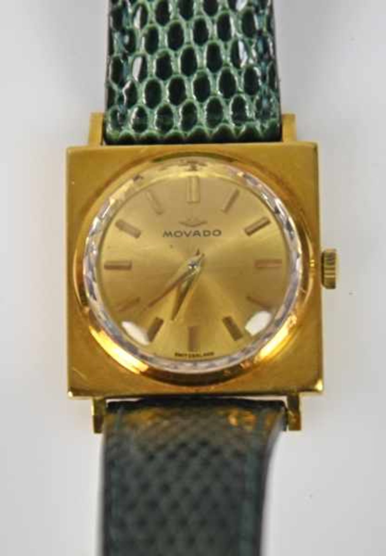 ARMBANDUHR Movado, Handaufzug, viereckiges Goldgehäuse 18ct, mit goldfarbenem Ziffernblatt,