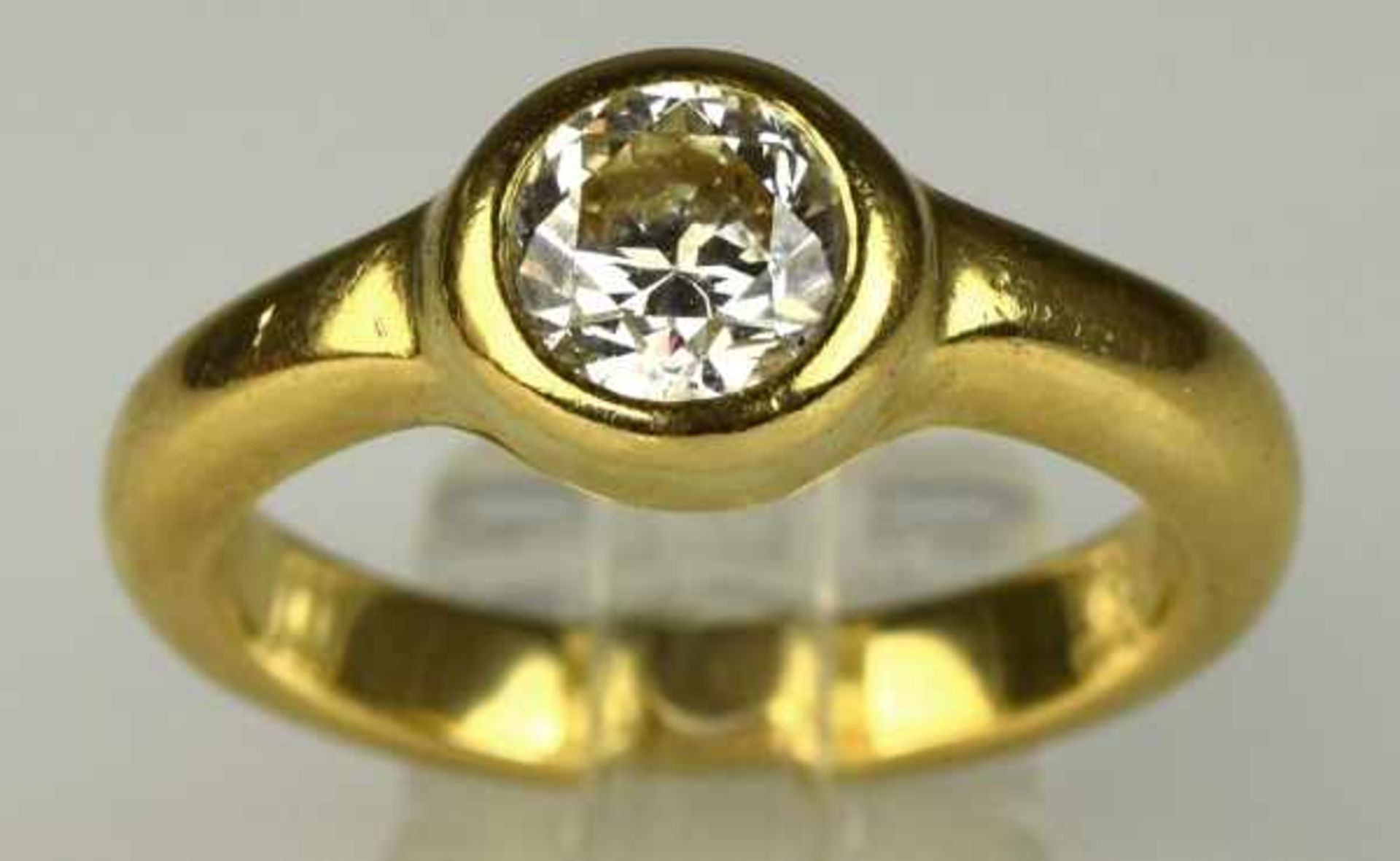 BRILLANTRING Solitärbrillant 1,06ct, wesselton, si, in schlichter, moderner Gelbgoldfassung 18ct,