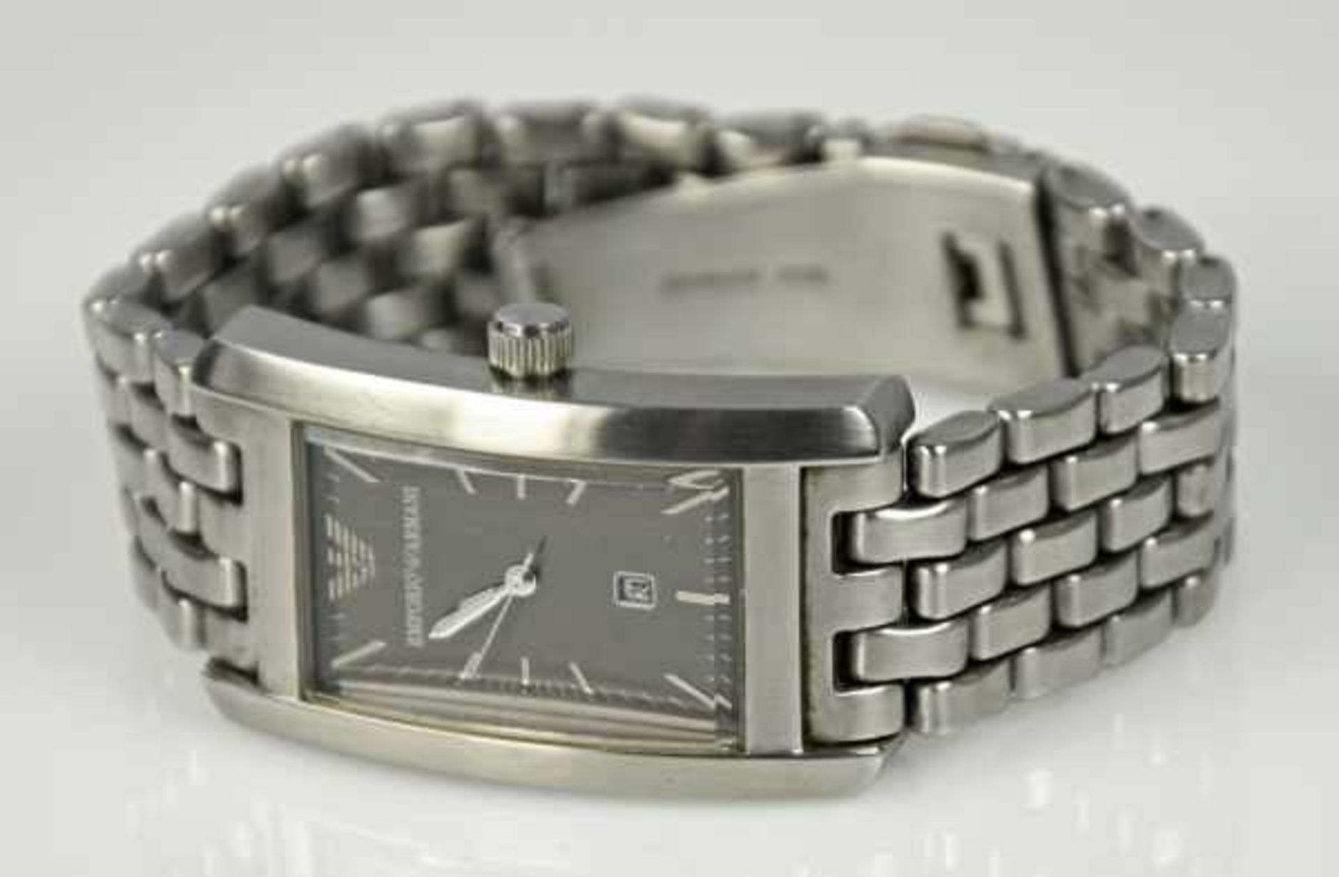 ARMBANDUHR Emporio Armani, Quartz, rechteckiges, gebogtes Stahlgehäuse mit silberfarbenem