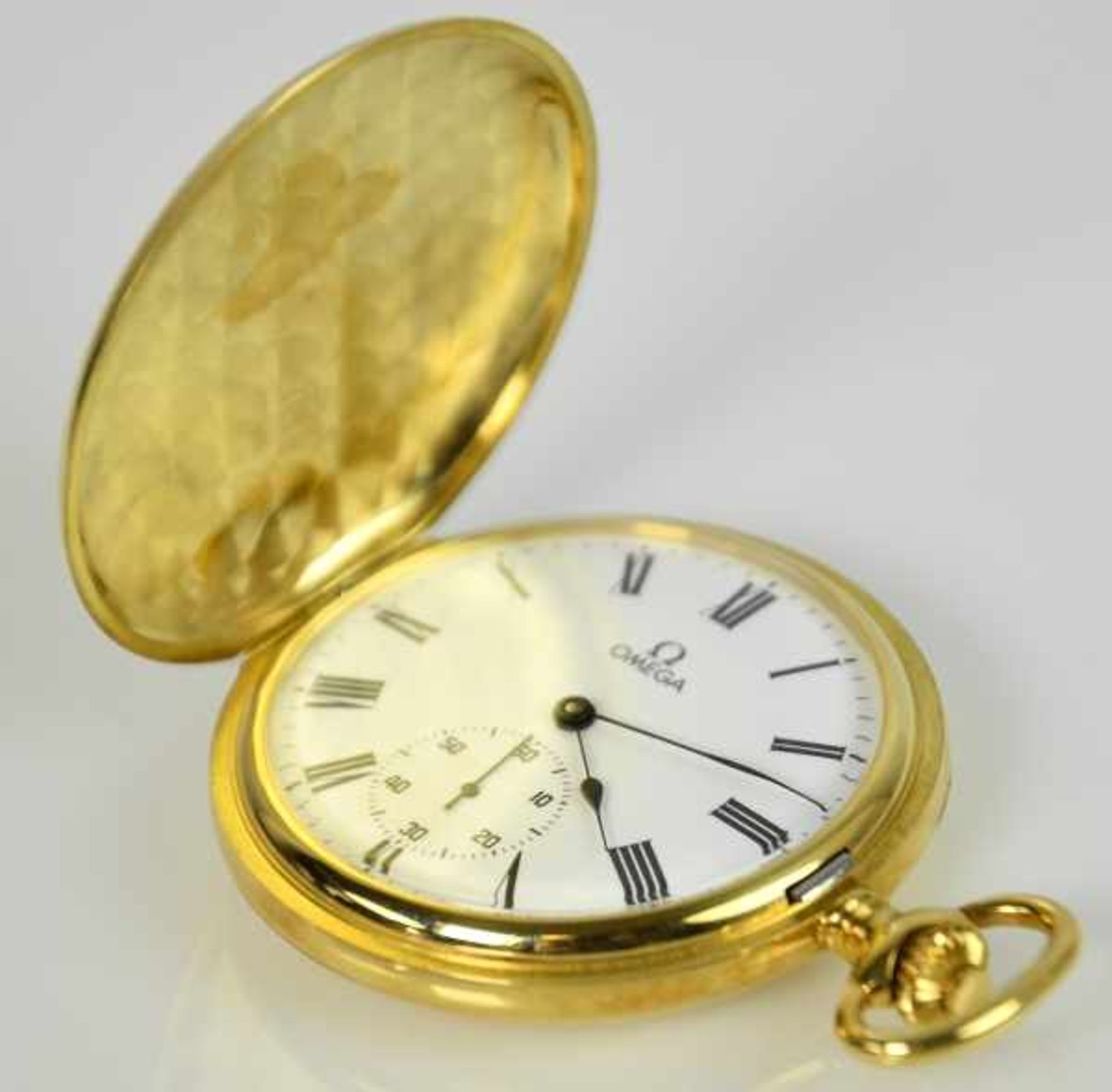 SAVONETTE Omega, Goldgehäuse 18ct mit polierten Deckeln, Emailziffernblatt mit römischen Ziffern,