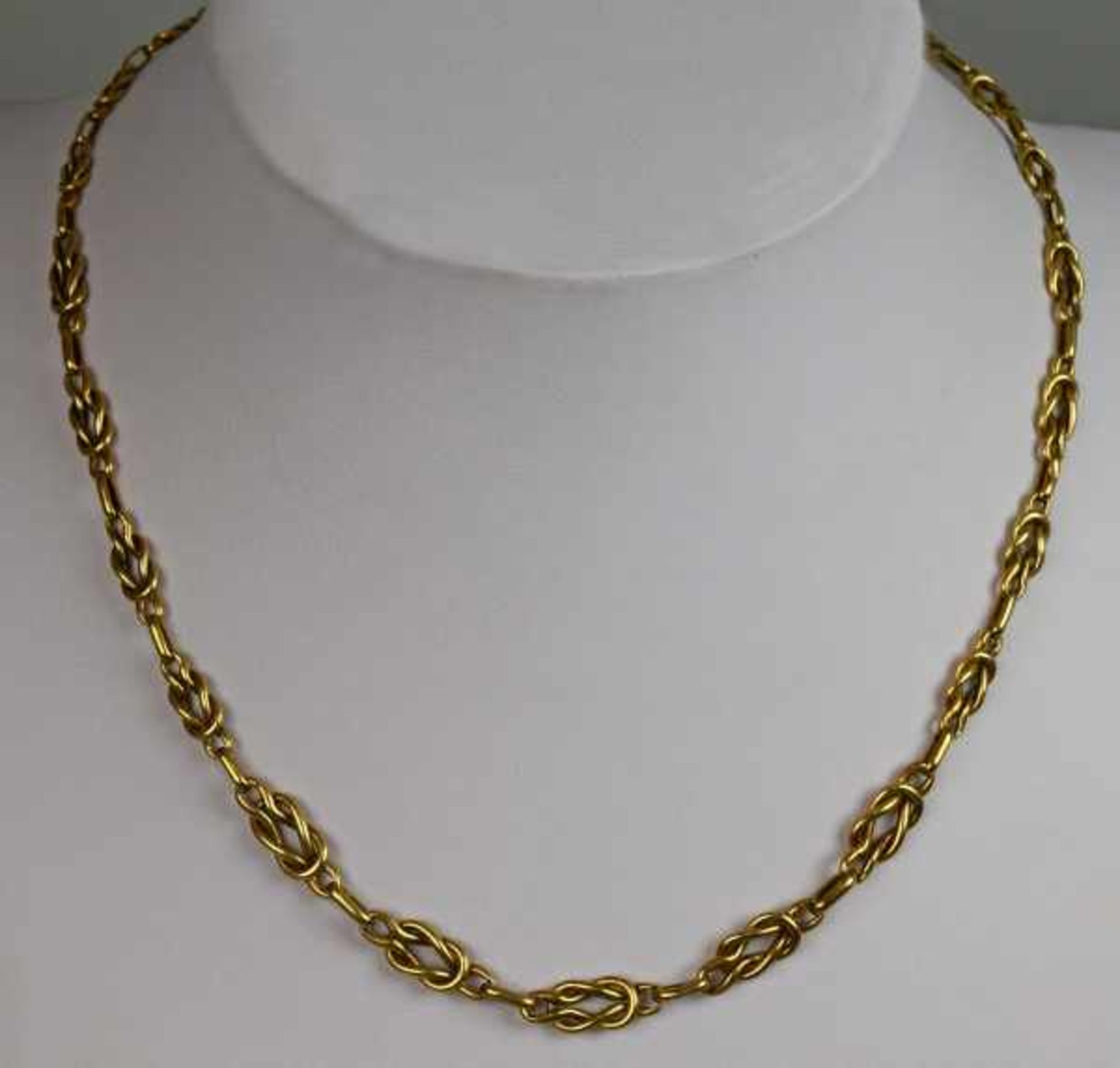 COLLIER im Verlauf, aus durchbrochenen Gliedern, mit Ringverschluß, Gelbgold 14ct, 8,25g, L 46cm - Bild 2 aus 3