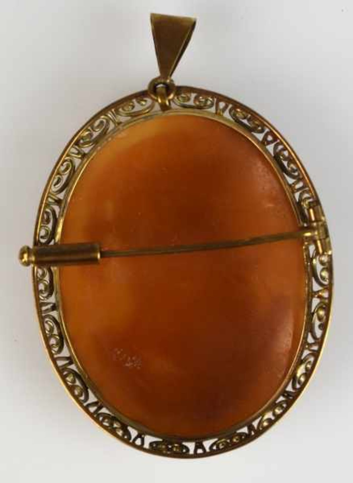 CAMEE oval, antikes Motiv mit Frau und Adler in Muschel geschnitten, durchbrochener Goldrahmen - Image 2 of 3