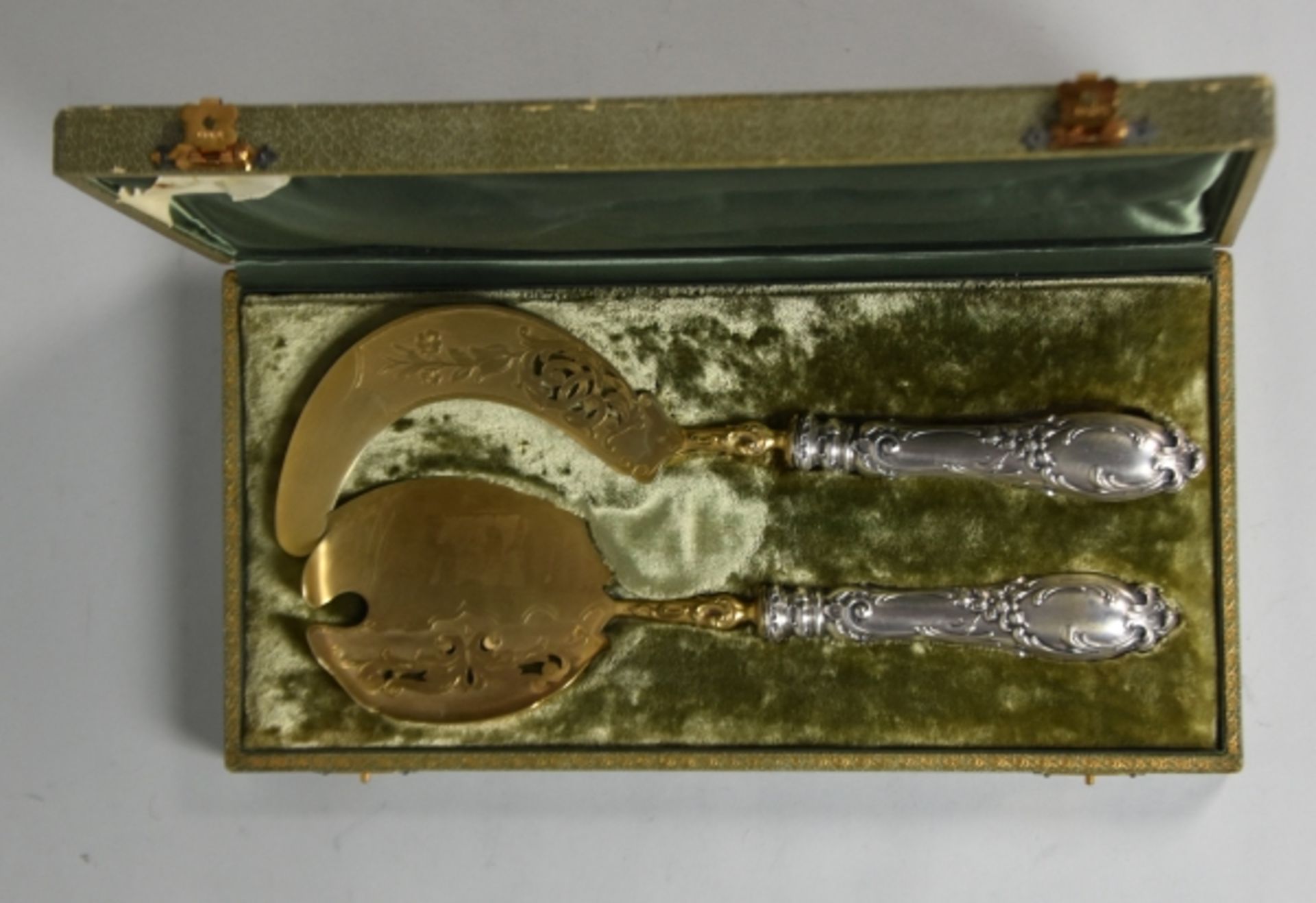 VORLEGEBESTECK FÜR EIS Eissichel und Eisheber, floraler Dekor, teilweise vergoldet, Silber 800, - Image 6 of 7