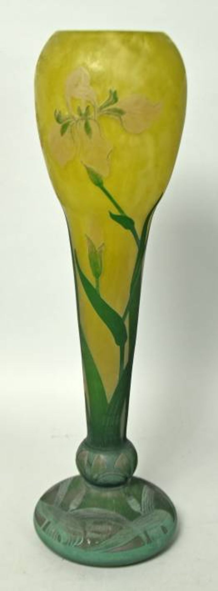 JUGENDSTILVASE DAUM hohe schmale Tulpenform mit abgesetztem Rand, umlaufender Schwertliliendekor auf - Image 3 of 7