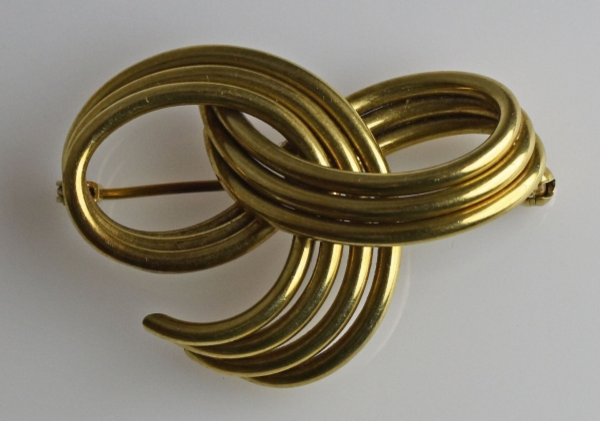 BROSCHE Knoten aus drei Bänder, Gelbgold 14ct, 9,8g, L 4cm