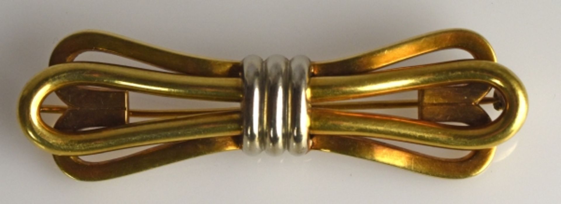 BROSCHE ovale, durchbrochene Schleife, bicolor in Gelb- mit Weißgold 14ct, 9g, L 60mm