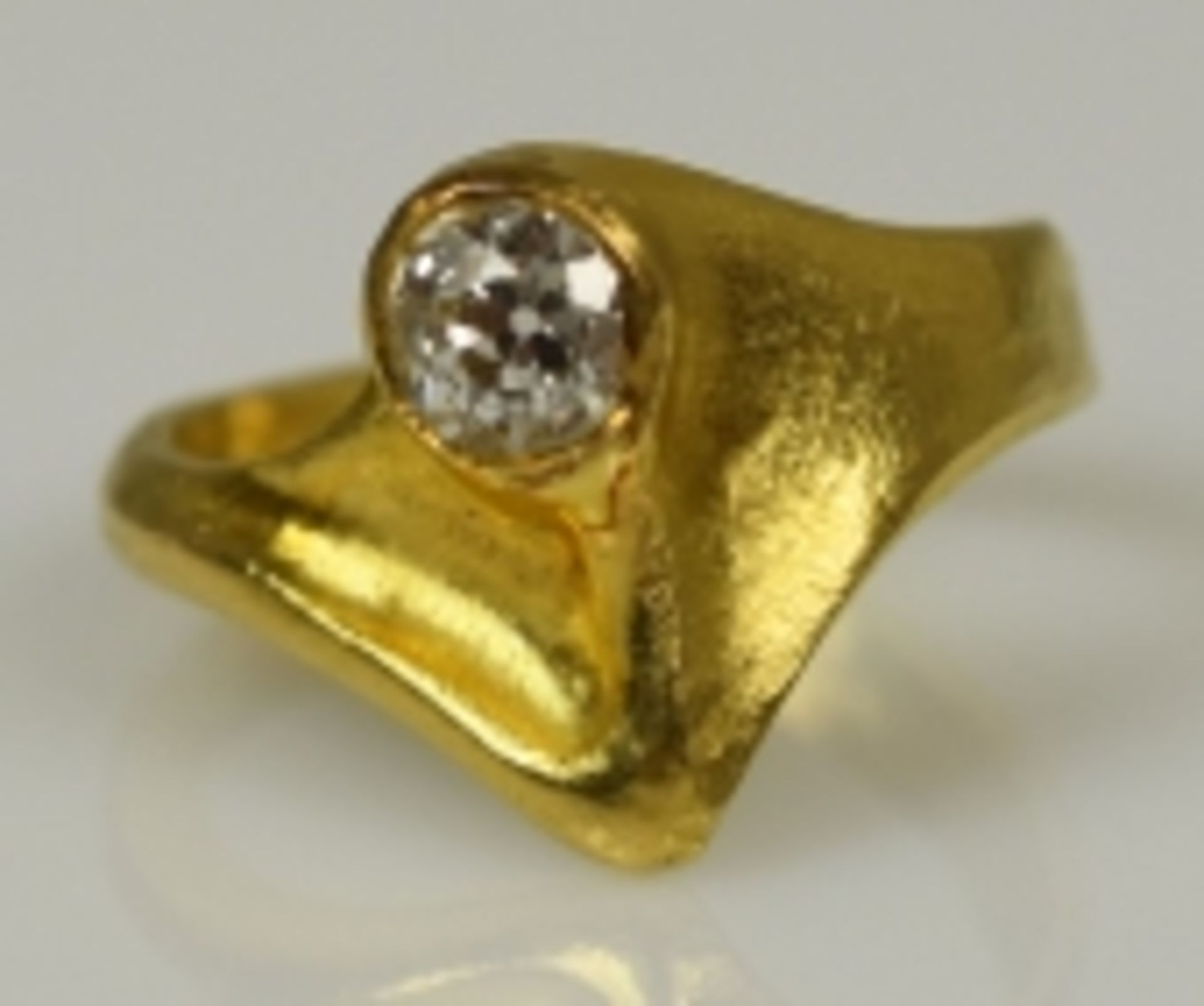BAZAK-RING Solitär-Diamant, Altschliff um 0,3ct, in moderner Gelbgoldfassung 18ct, Unikat, - Bild 3 aus 5