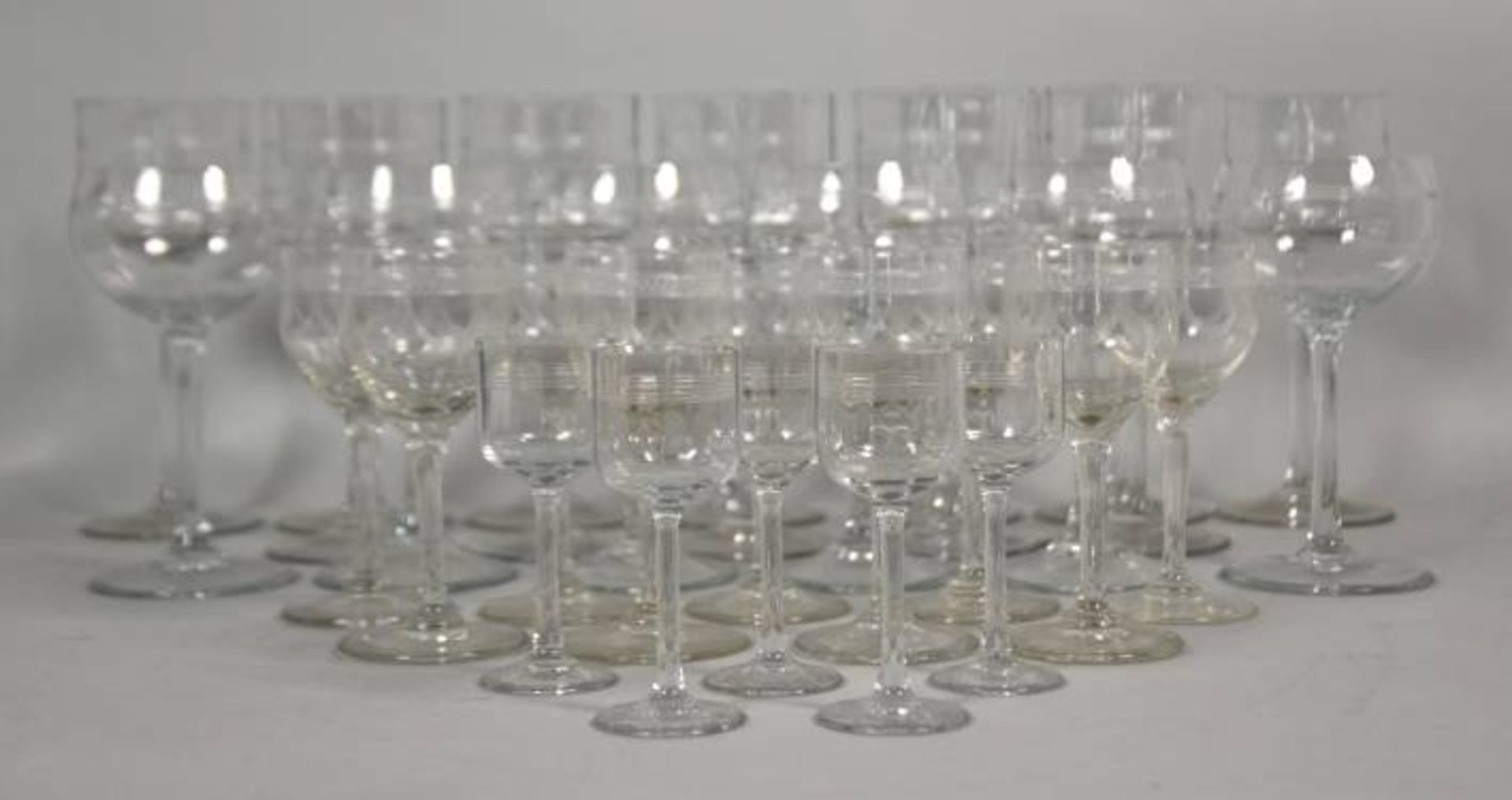 GLAESER-SET verschieden, bestehend aus 11 Weißweingläsern (H 18 cm), 6 Rotweingläsern (H 15 cm), 9 - Bild 3 aus 11