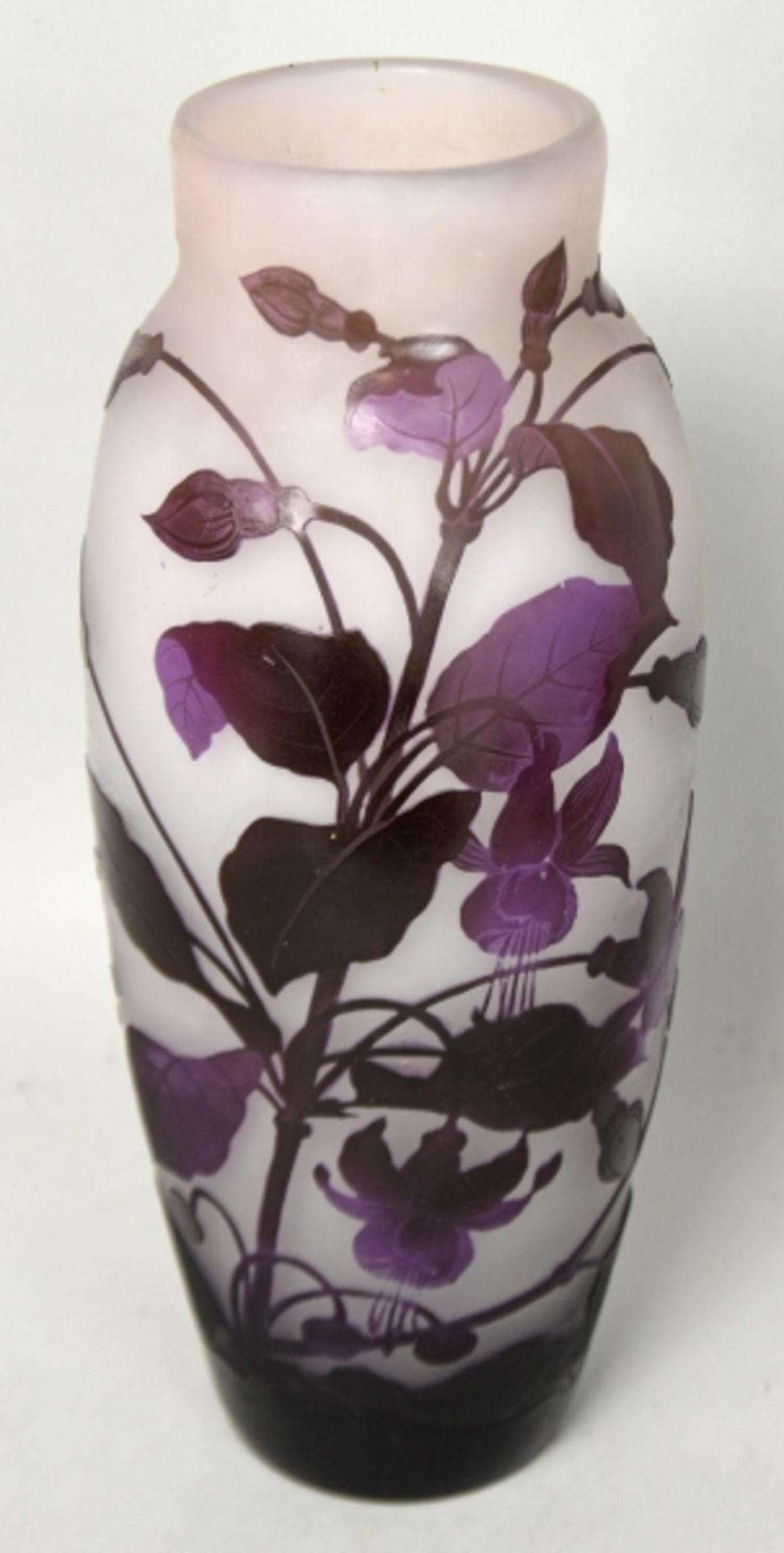 JUGENDSTIL-VASE Arsall, hoch oval, zur Schulter eingezogen, kurzer Hals. Wandung mit lila