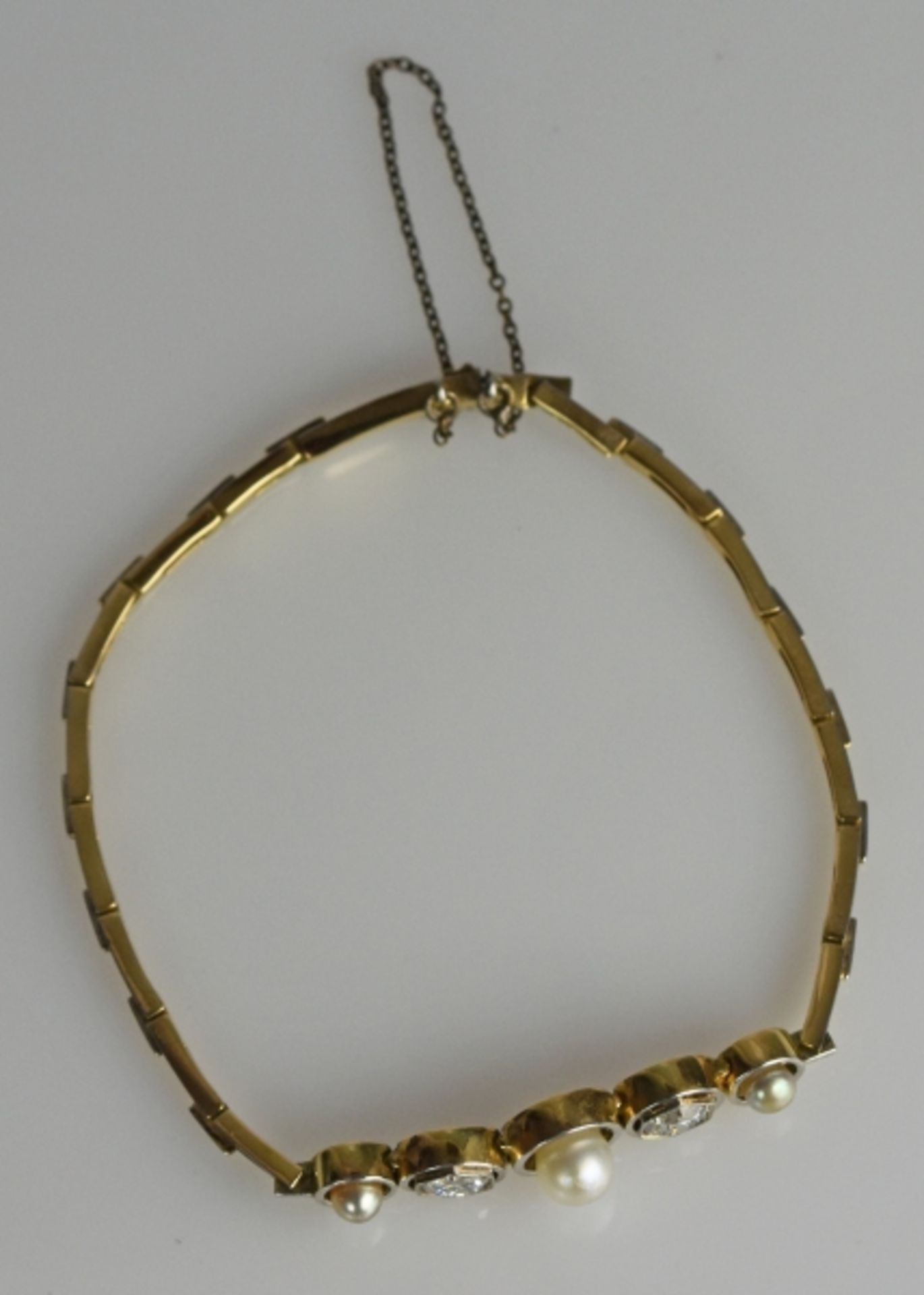 ARMBAND besetzt mit 2 Altschliffdiamanten gesamt um 0,75-1ct und drei Perlen in schlichter - Bild 4 aus 5