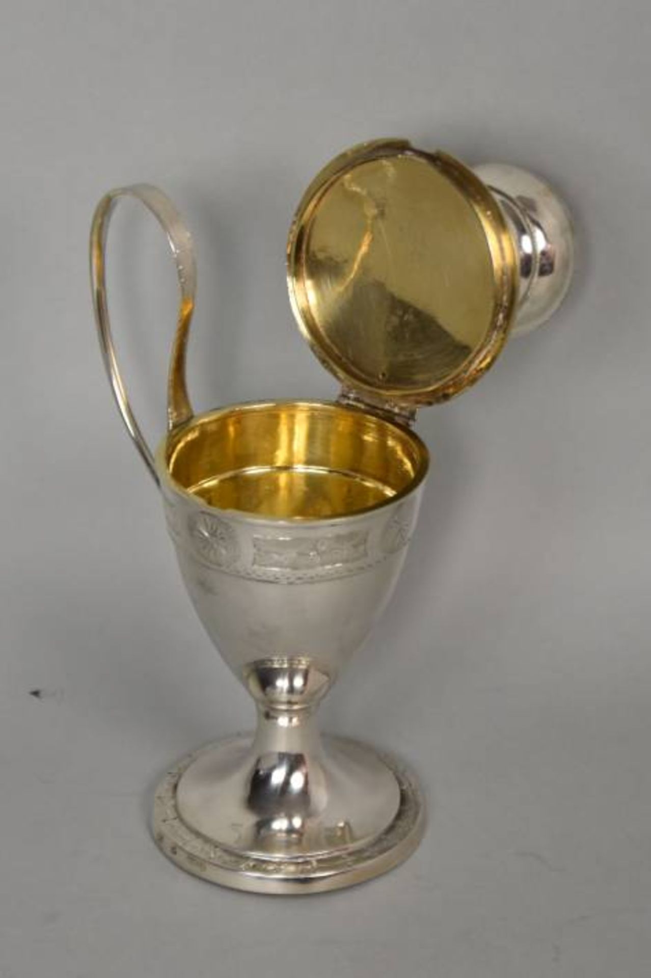 BEHÄLTER zum Aufklappen, in Form eines Pokals, auf runder Basis, Umrandung mit Blütendekor, - Image 3 of 7