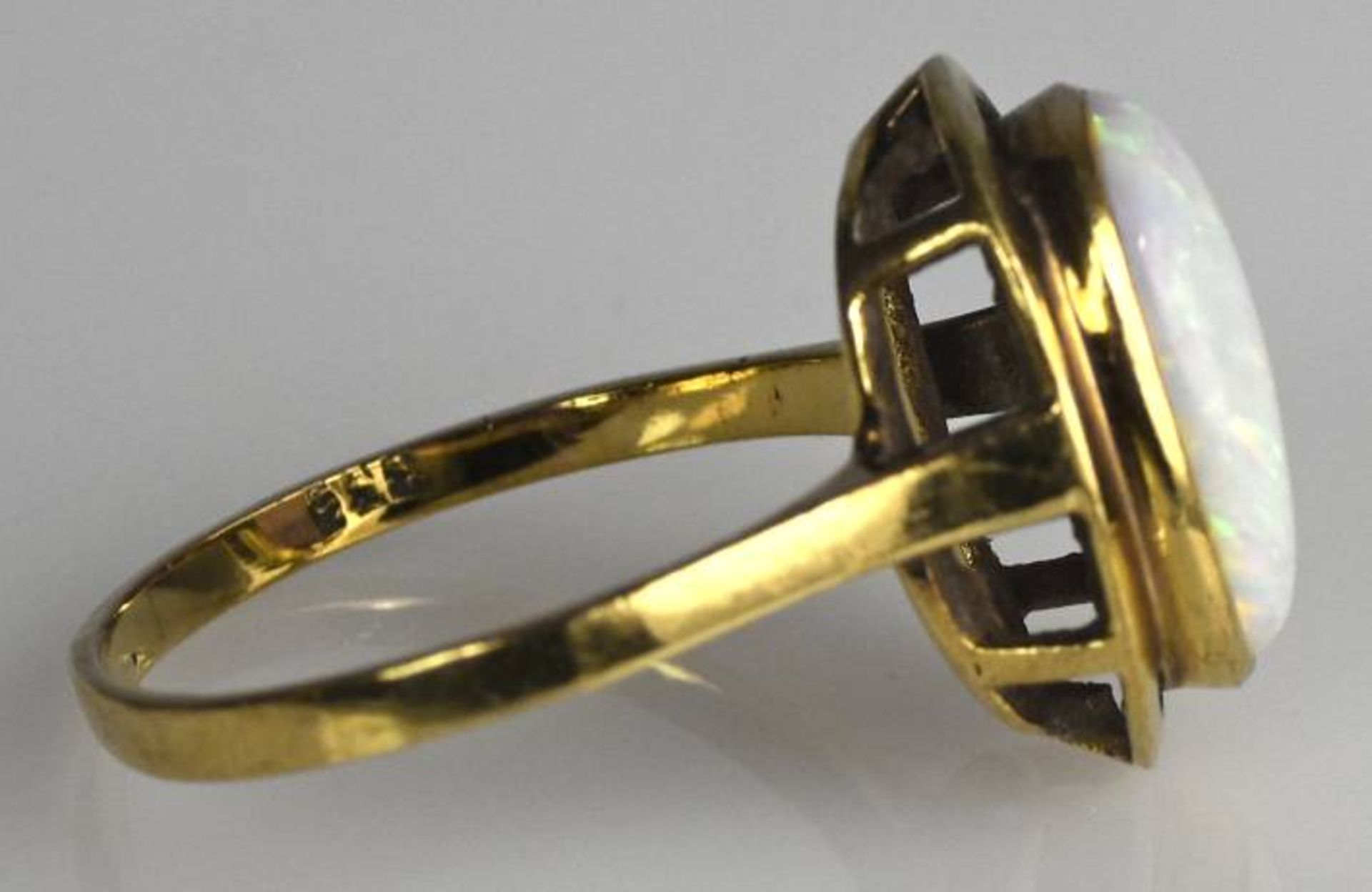 OPALRING ovaler, weißer Vollopal mit grünen Farbreflexen, 14x11mm in Gelbgoldfassung, 8ct, Gr. 53 - Bild 5 aus 5