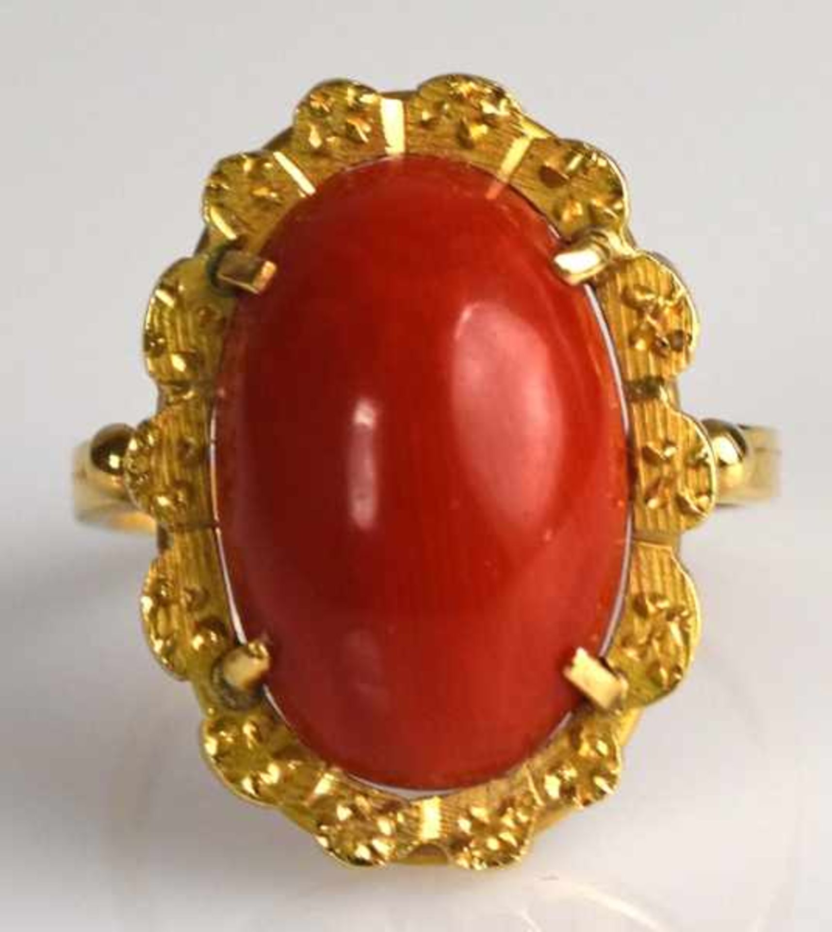 RING ovaler Korallencabochon in geschwungener Gelbgoldfassung 18ct, 5g, 19x13mm, Gr.52 - Bild 2 aus 5