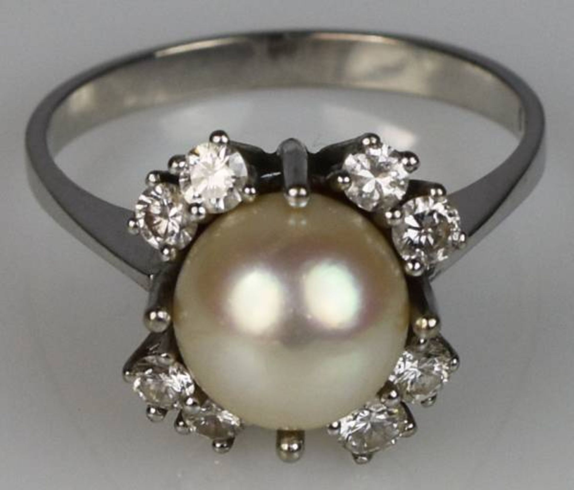 PERLENRING besetzt mit weisser Zuchtperle und 8 Brillanten, 0,48ct, w, si, Weissgoldfassung 14ct,