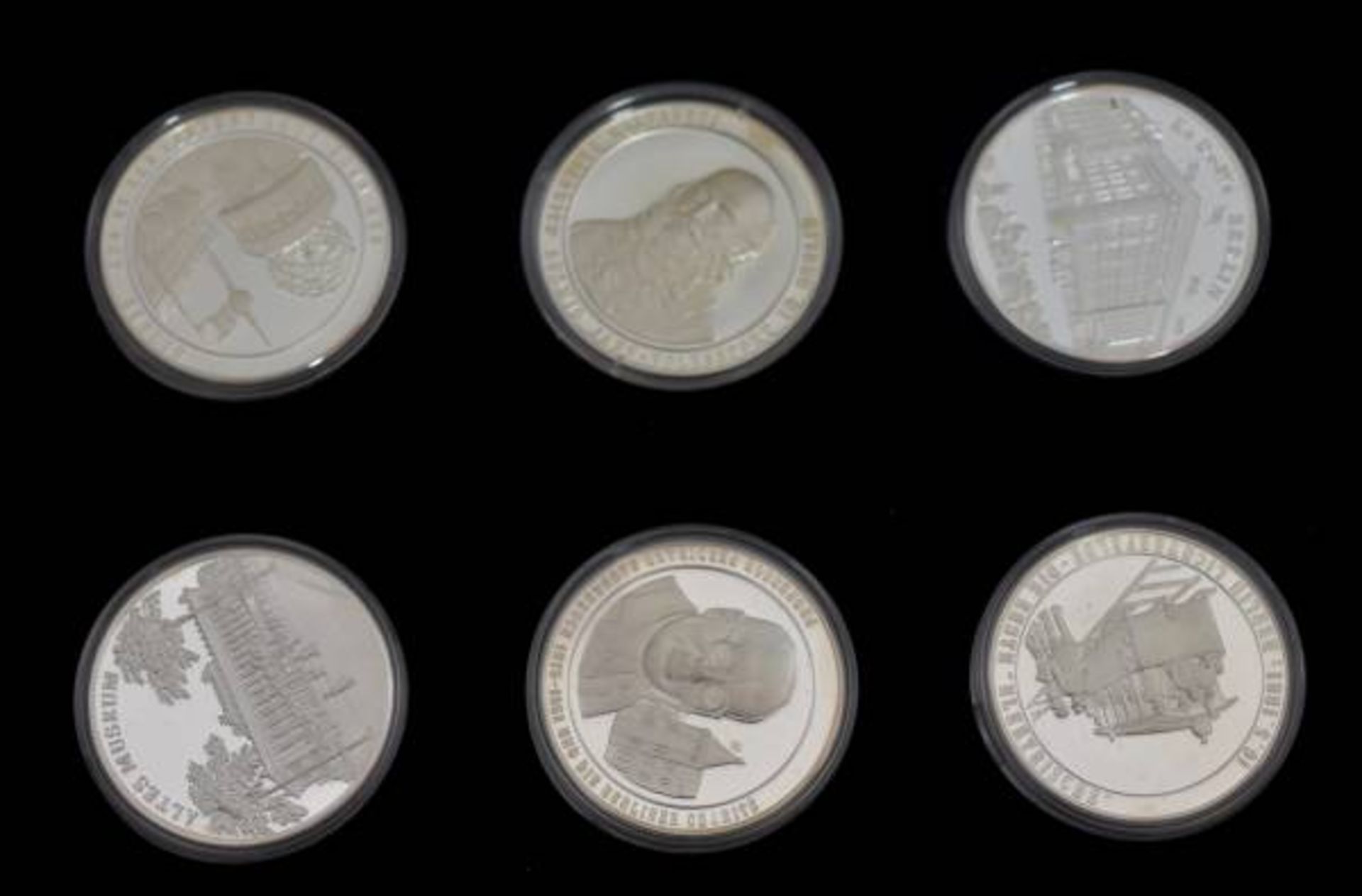 750 JAHRE BERLIN 24 Gedenkmünzen, Feinsilber 999/1000, D 40 mm, PP sowie eine vergoldete Medaille750 - Bild 2 aus 3
