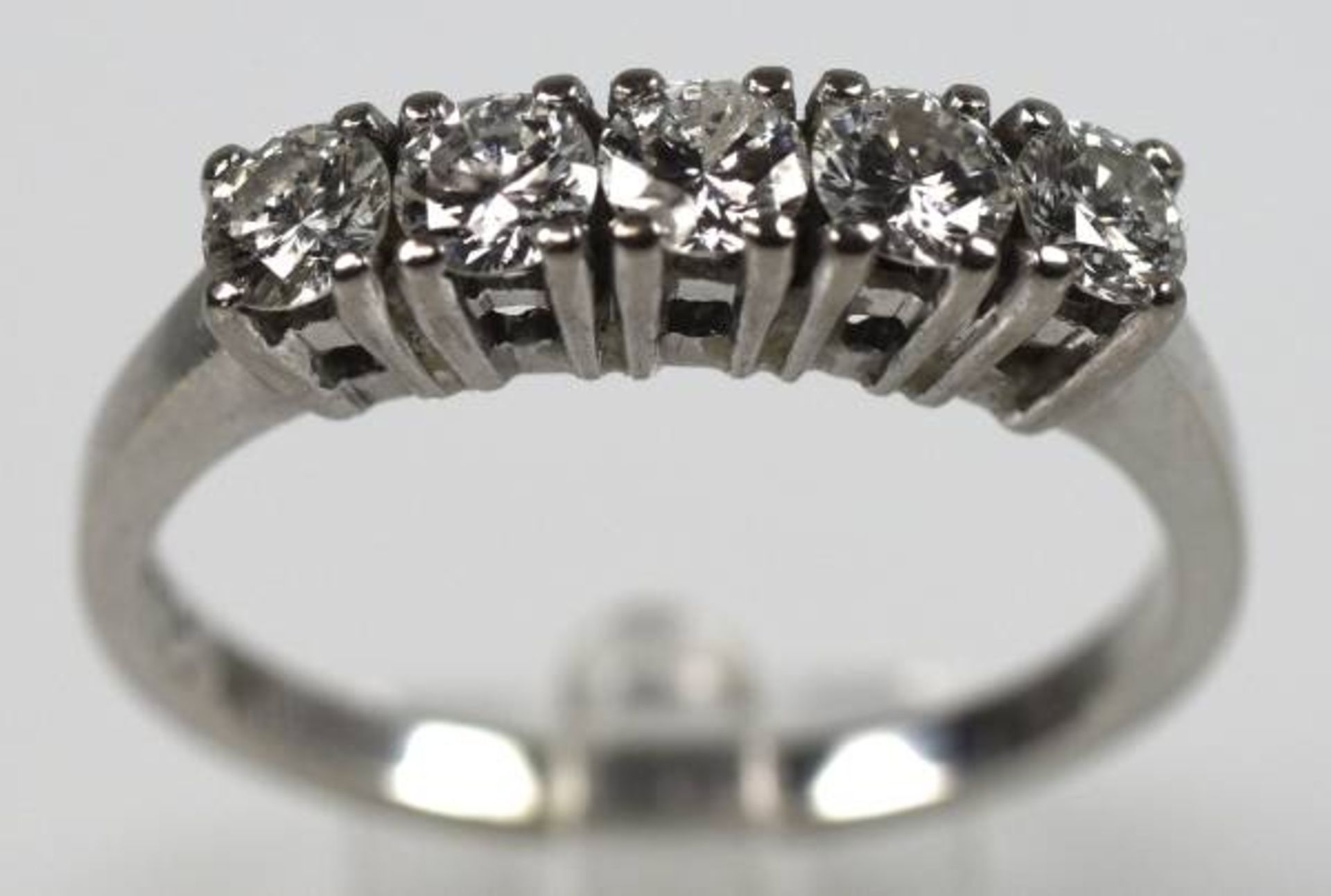 BRILLANTRING 5 Brillanten in einer Reihe arrangiert, um 0,5ct, einzeln gefasst,