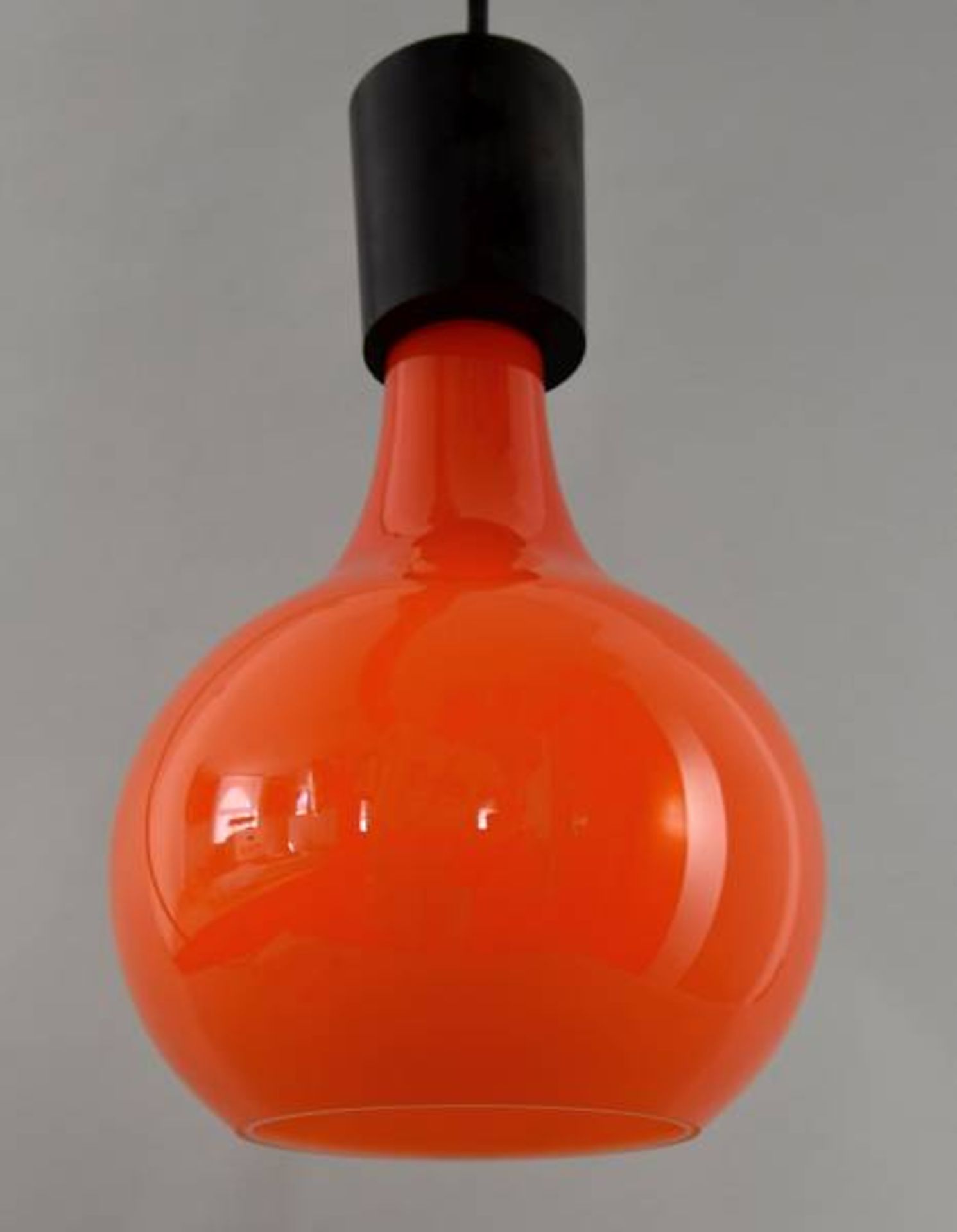 HÄNGELAMPE tulpenförmiger Glaskorpus in orangenem Überfang, innen weiß, Peill & Putzler, Tulip - Image 2 of 2