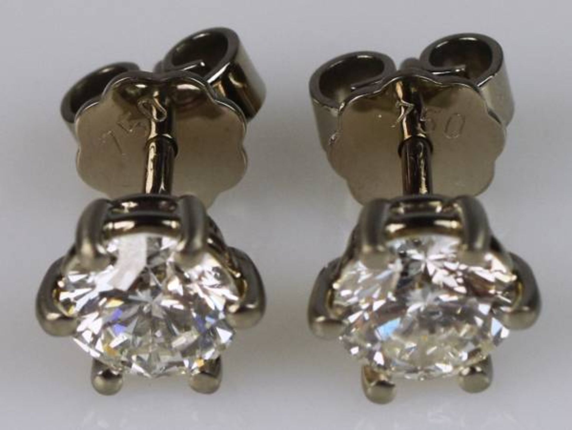 PAAR OHRSTECKER Solitärbrillanten um 0,75ct gesamt, w, vs, in Weißgoldfassung 18ctPAAR OHRSTECKER - Bild 2 aus 2