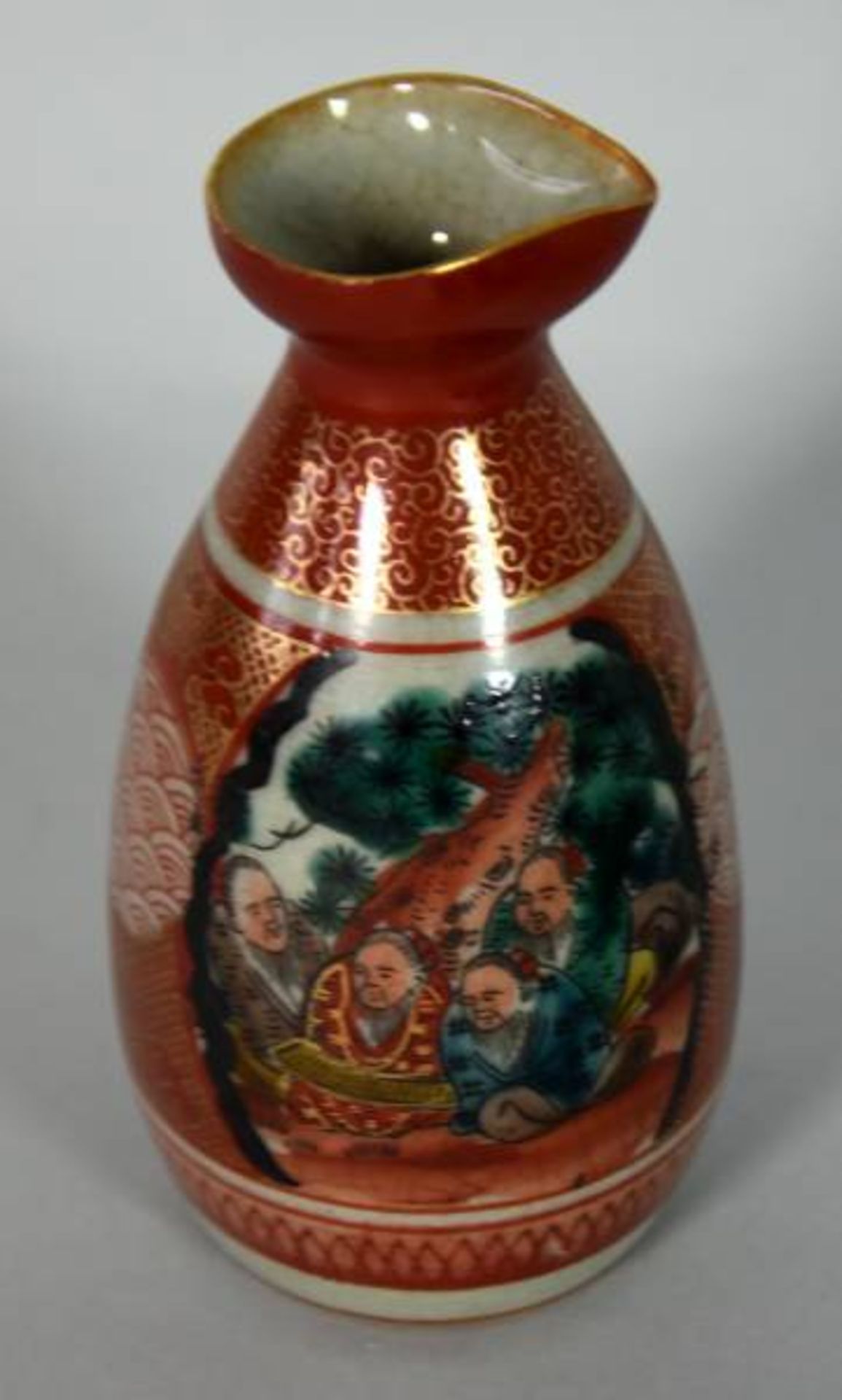 SAKE-SET bestehend aus 1 Flasche und 5 Schalen mit eingezogenem Rand, polychrom bemalt mitSAKE-SET - Image 3 of 4